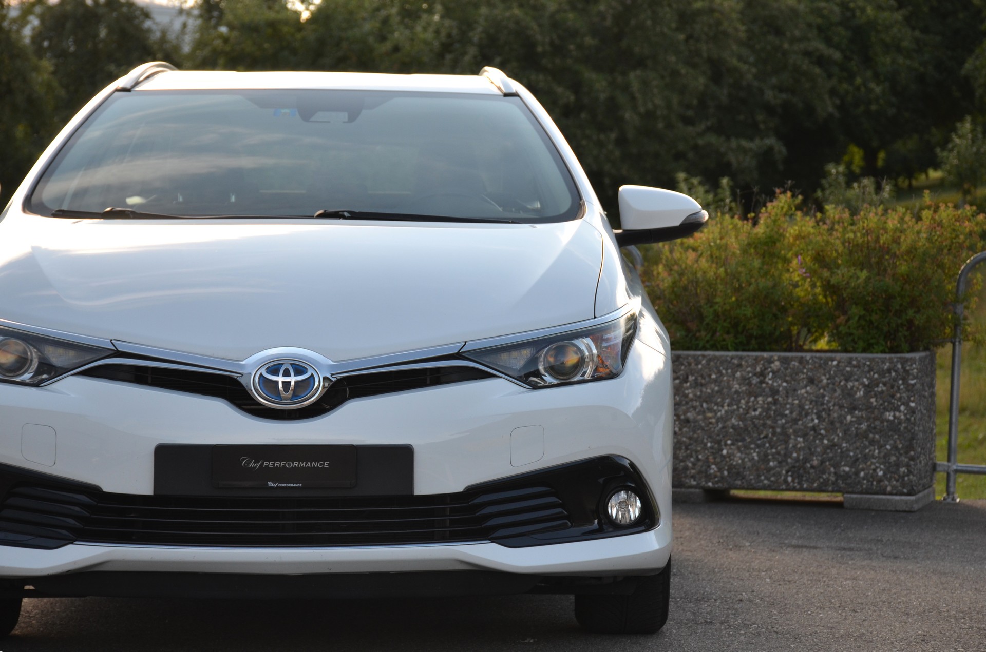 TOYOTA Auris Touring Sports 1.8 HSD Luna e-CVT-image-0