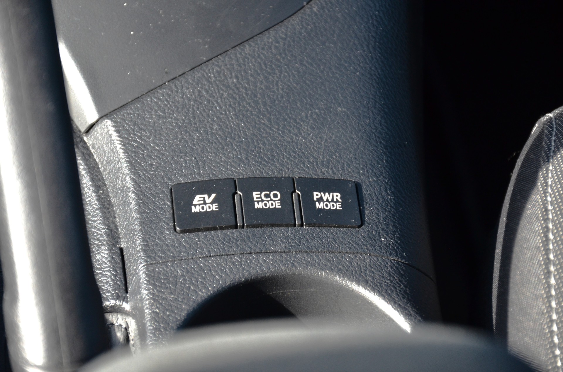 TOYOTA Auris Touring Sports 1.8 HSD Luna e-CVT-image-21