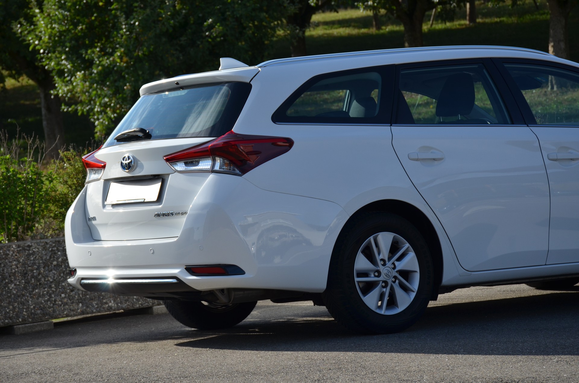 TOYOTA Auris Touring Sports 1.8 HSD Luna e-CVT-image-10