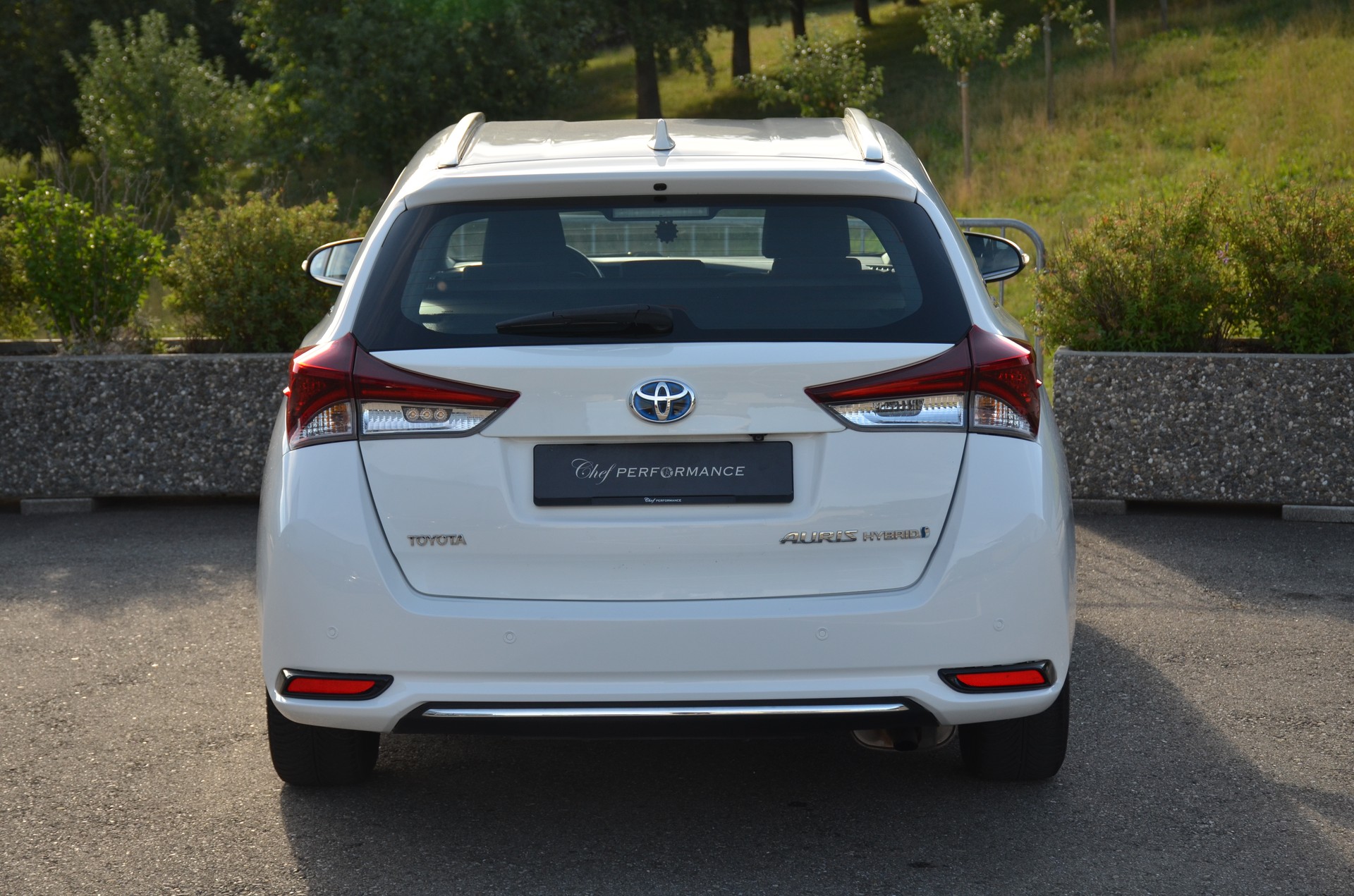 TOYOTA Auris Touring Sports 1.8 HSD Luna e-CVT-image-2