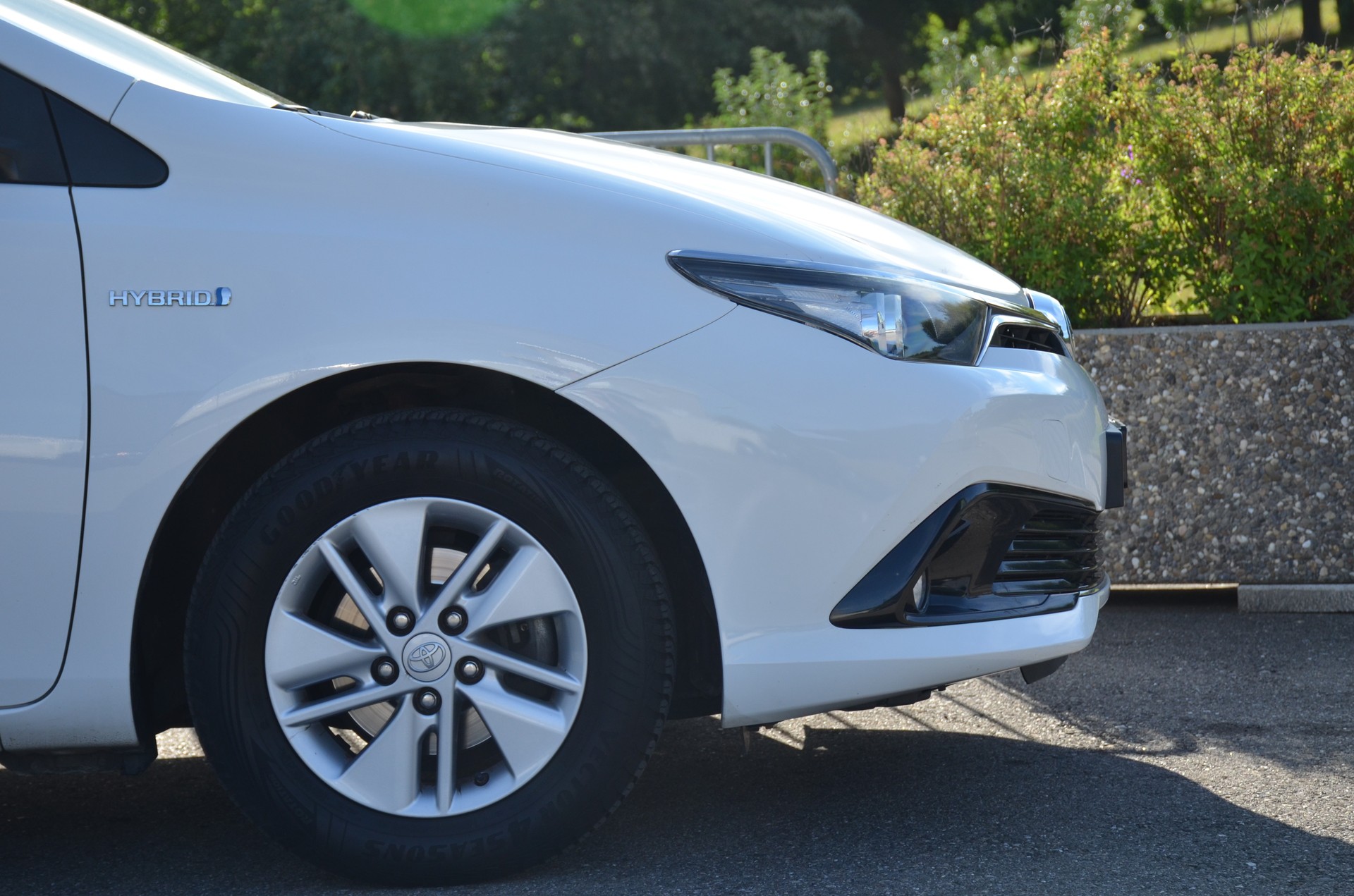 TOYOTA Auris Touring Sports 1.8 HSD Luna e-CVT-image-11