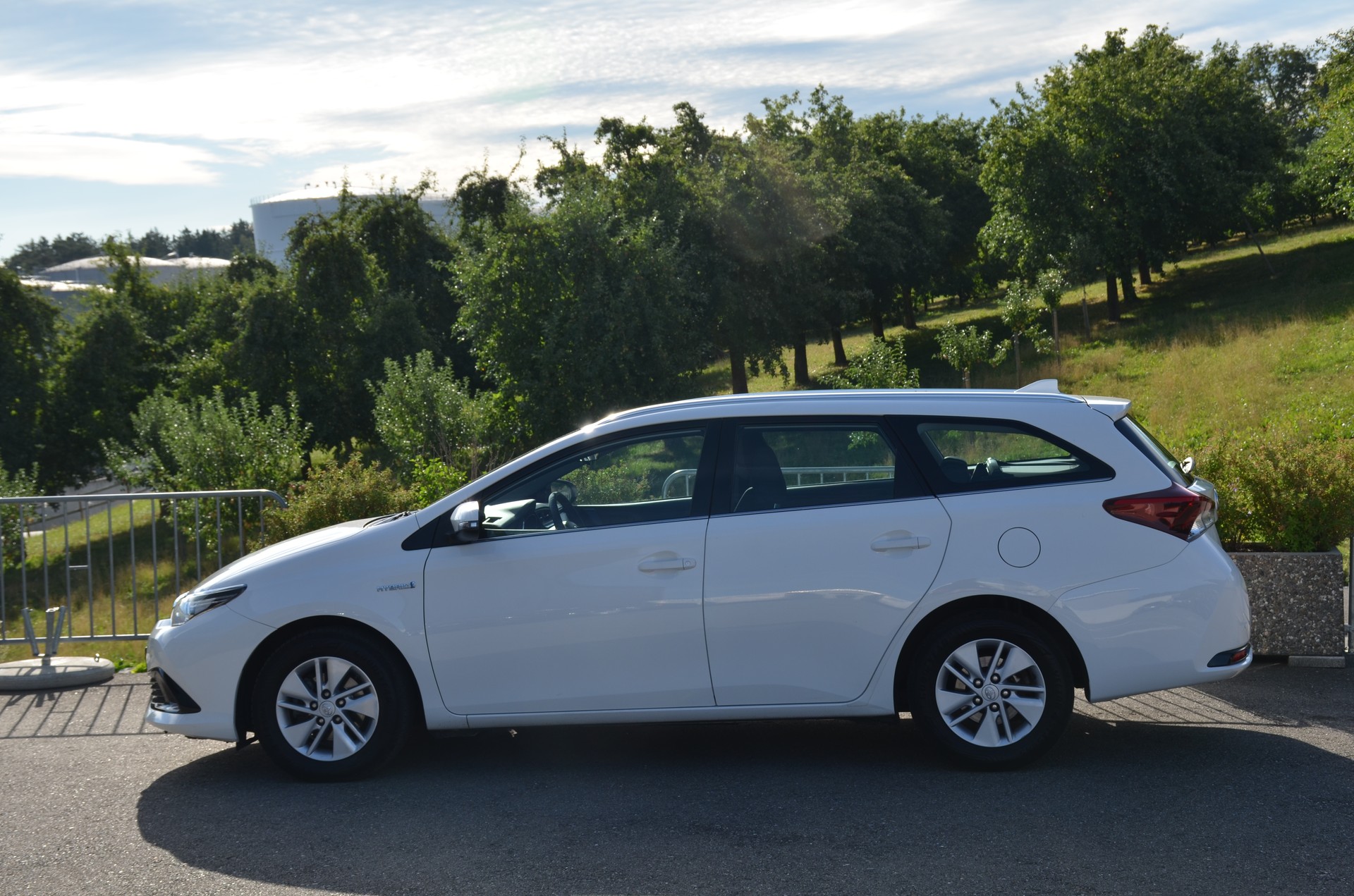 TOYOTA Auris Touring Sports 1.8 HSD Luna e-CVT-image-7