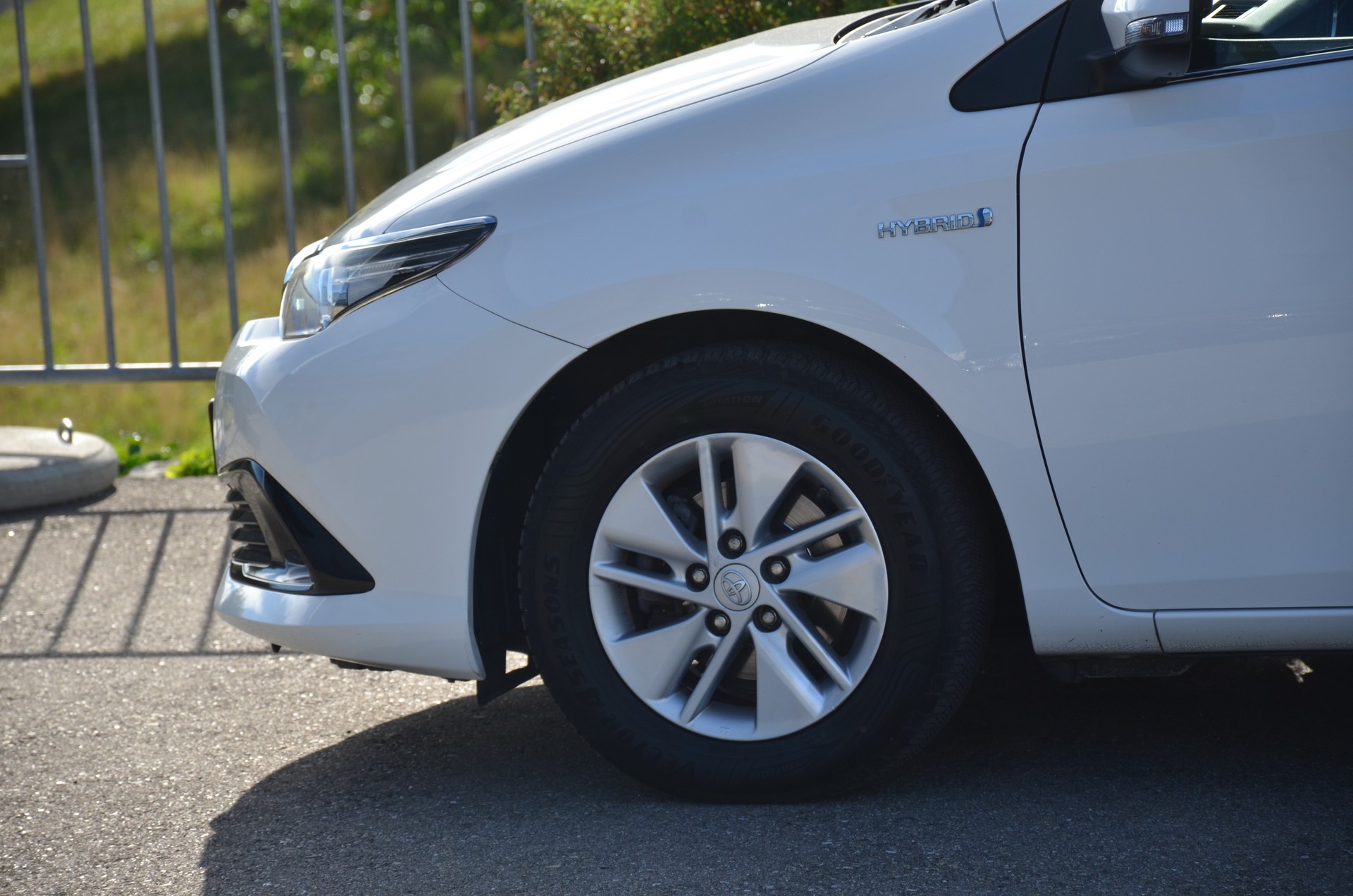 TOYOTA Auris Touring Sports 1.8 HSD Luna e-CVT-image-13