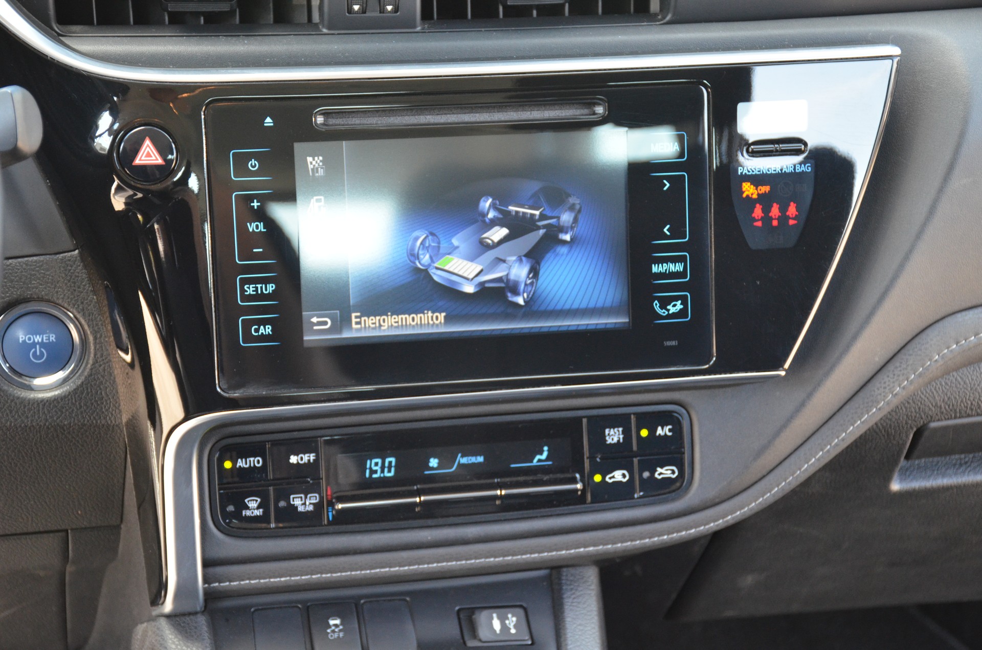 TOYOTA Auris Touring Sports 1.8 HSD Luna e-CVT-image-20