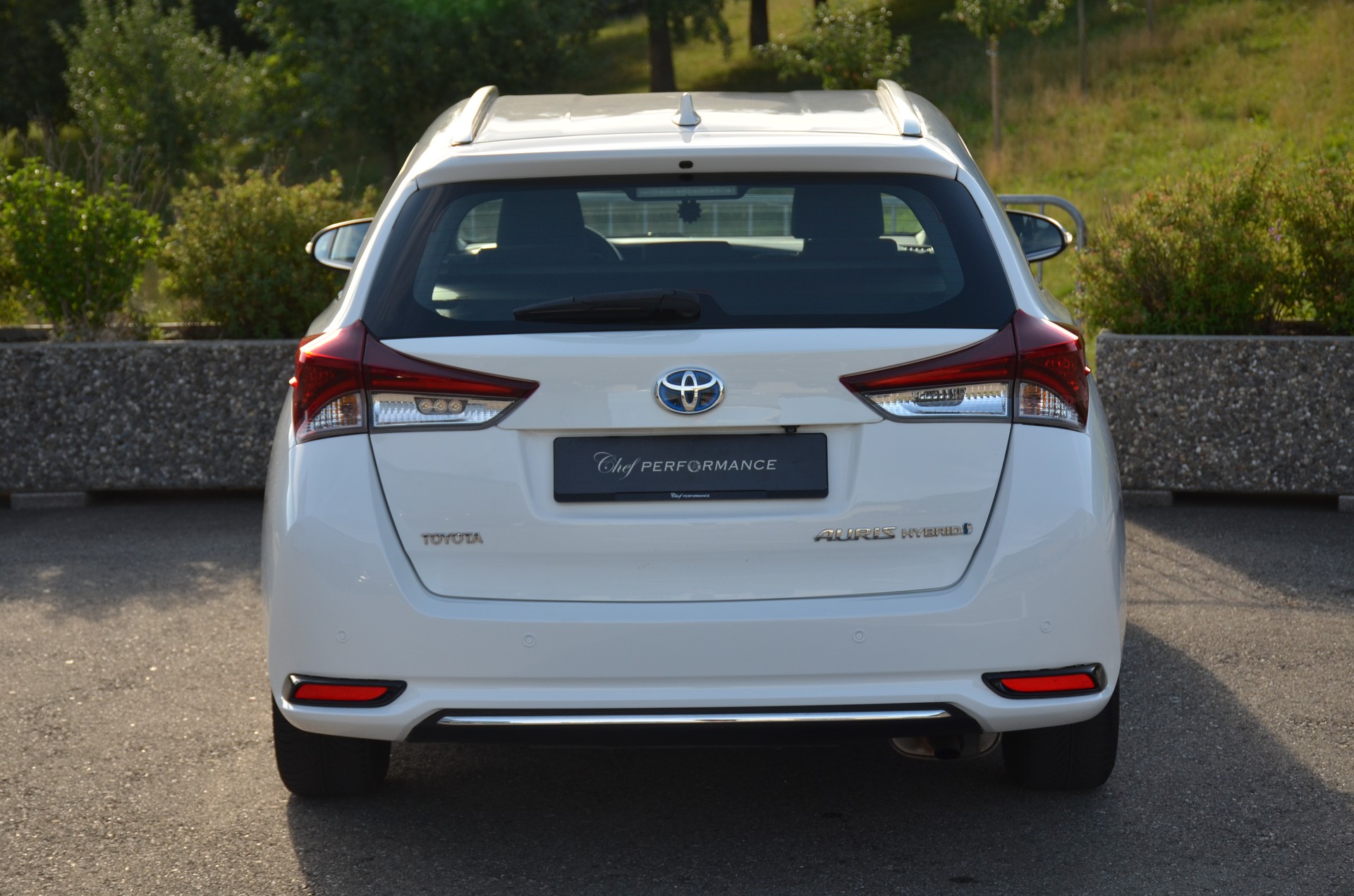 TOYOTA Auris Touring Sports 1.8 HSD Luna e-CVT-image-6