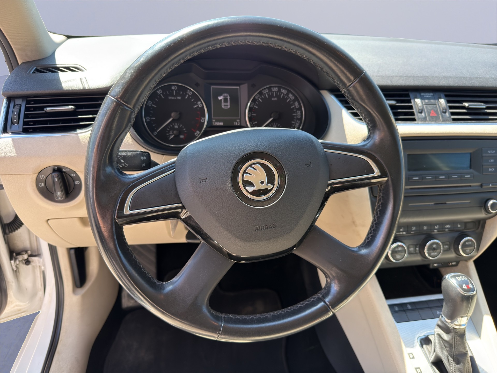 SKODA Octavia Combi 1.8 TSI Elegance 4x4 DSG-image-15