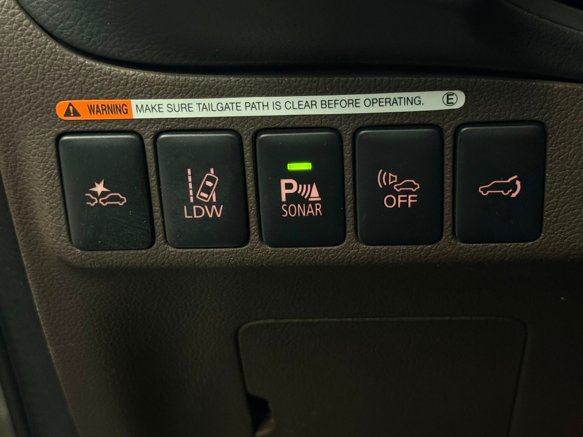 MITSUBISHI Outlander 2.0 PHEV Diamond 4WD Automatic-image-17