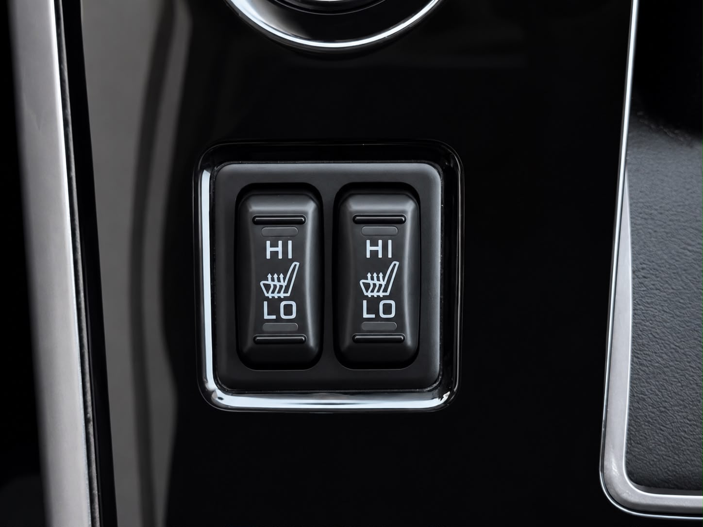 MITSUBISHI Outlander 2.0 PHEV Diamond 4WD Automatic-image-16