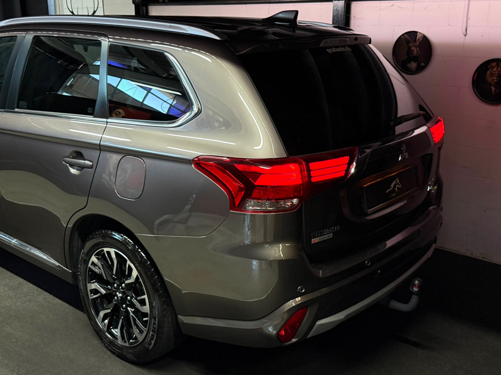 MITSUBISHI Outlander 2.0 PHEV Diamond 4WD Automatic-image-23