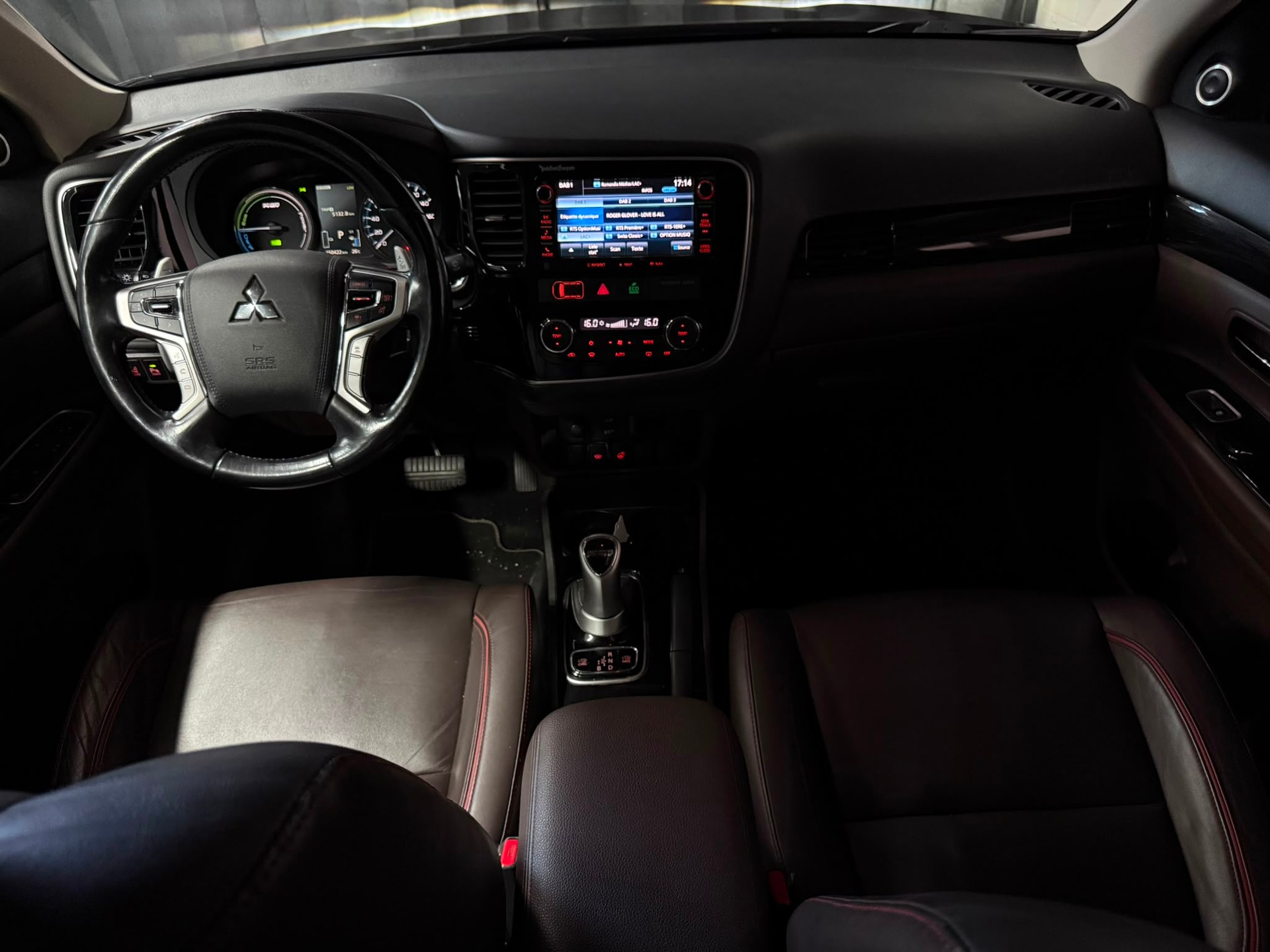 MITSUBISHI Outlander 2.0 PHEV Diamond 4WD Automatic-image-13