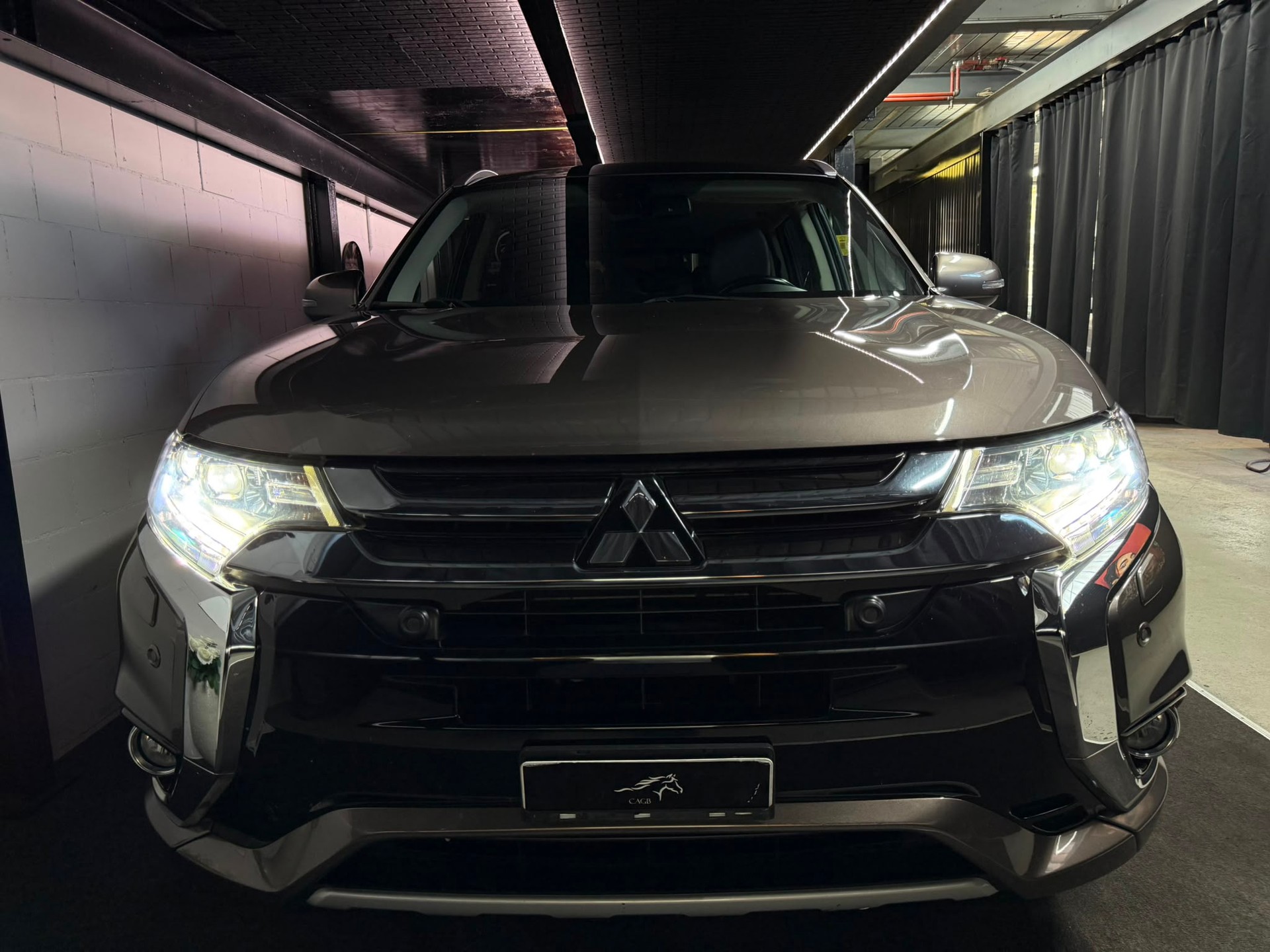 MITSUBISHI Outlander 2.0 PHEV Diamond 4WD Automatic-image-7