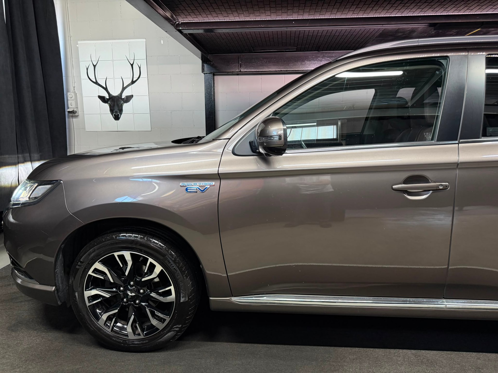 MITSUBISHI Outlander 2.0 PHEV Diamond 4WD Automatic-image-5