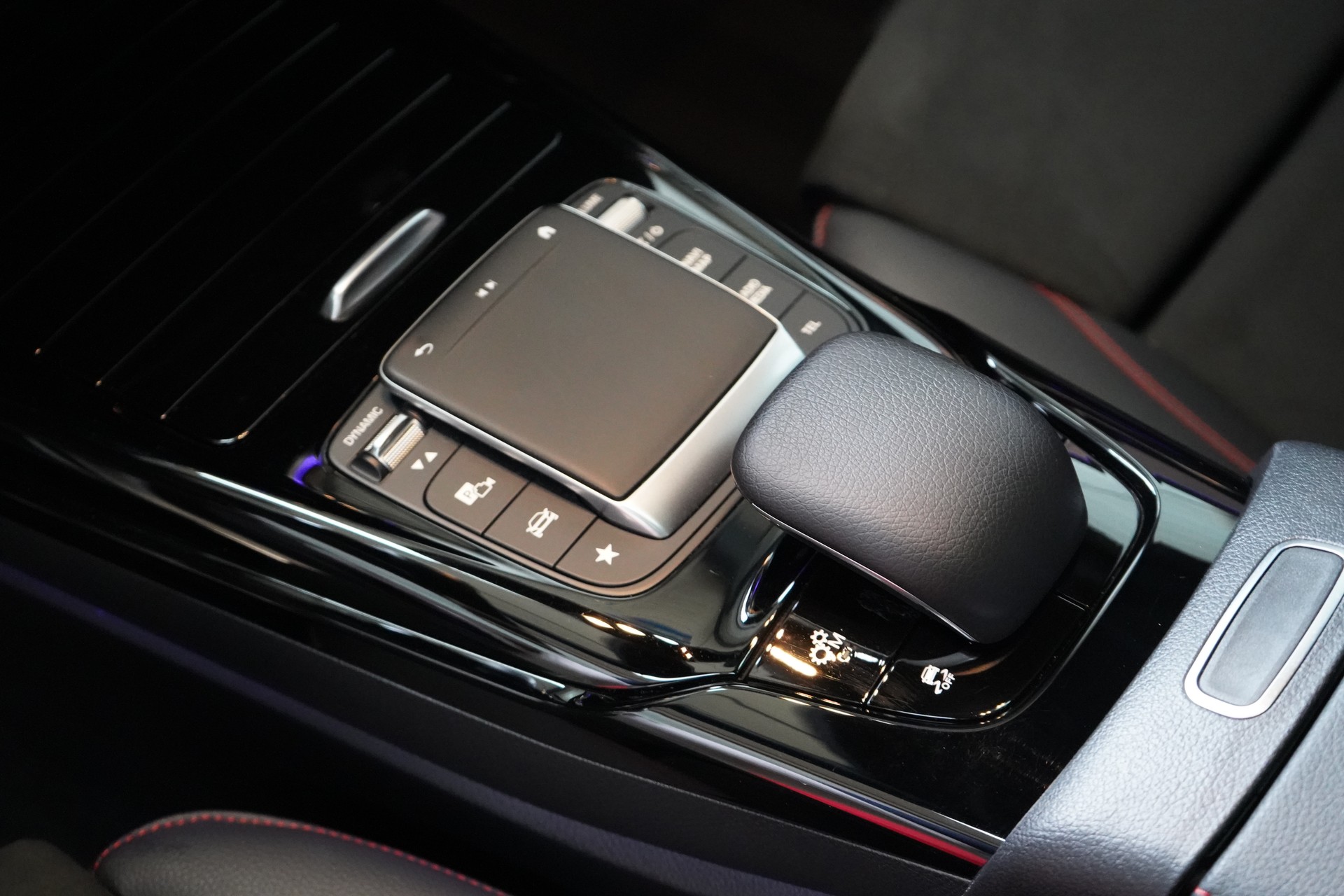 MERCEDES-BENZ CLA 35 AMG 4Matic 7G-DCT-image-18