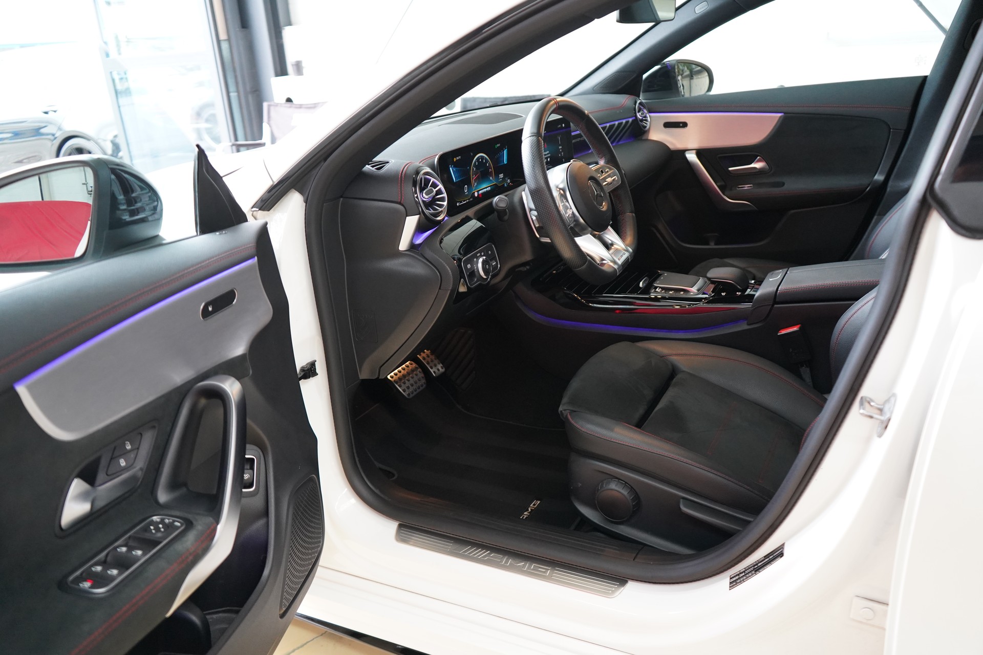 MERCEDES-BENZ CLA 35 AMG 4Matic 7G-DCT-image-14
