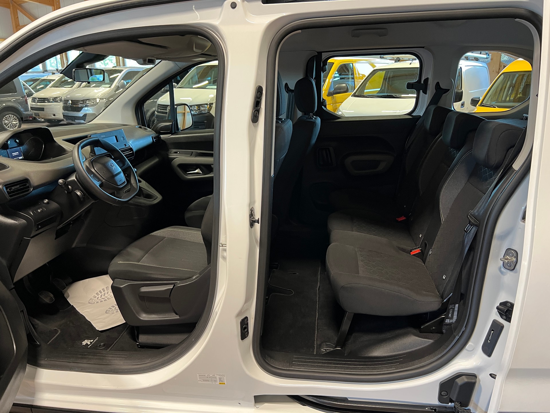 PEUGEOT Rifter 1.2 PureTech Active-image-12