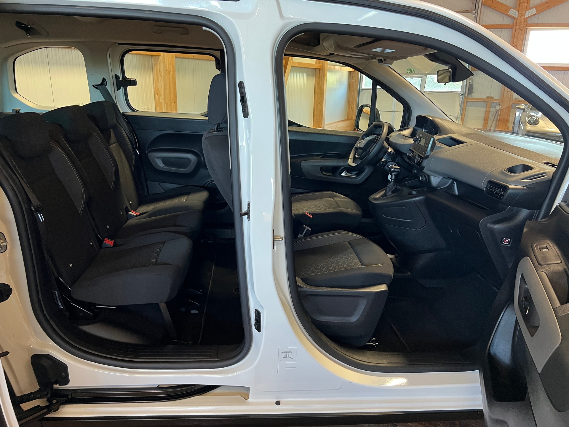 PEUGEOT Rifter 1.2 PureTech Active-image-13