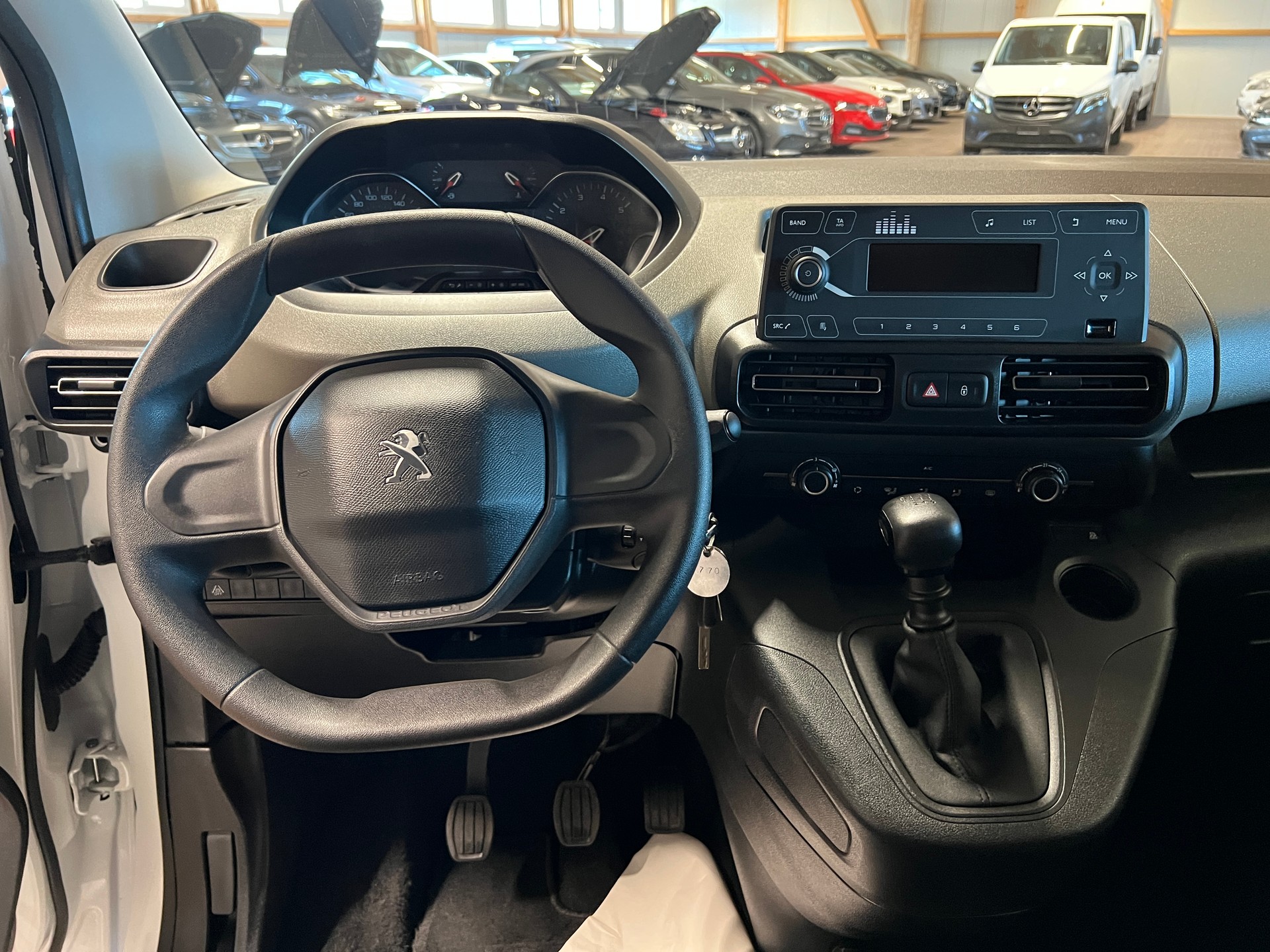 PEUGEOT Rifter 1.2 PureTech Active-image-9