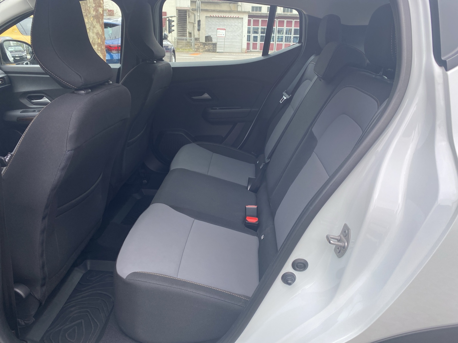 DACIA Sandero 1.0 TCe Stepway Extreme+ Ersatzwagen-image-8