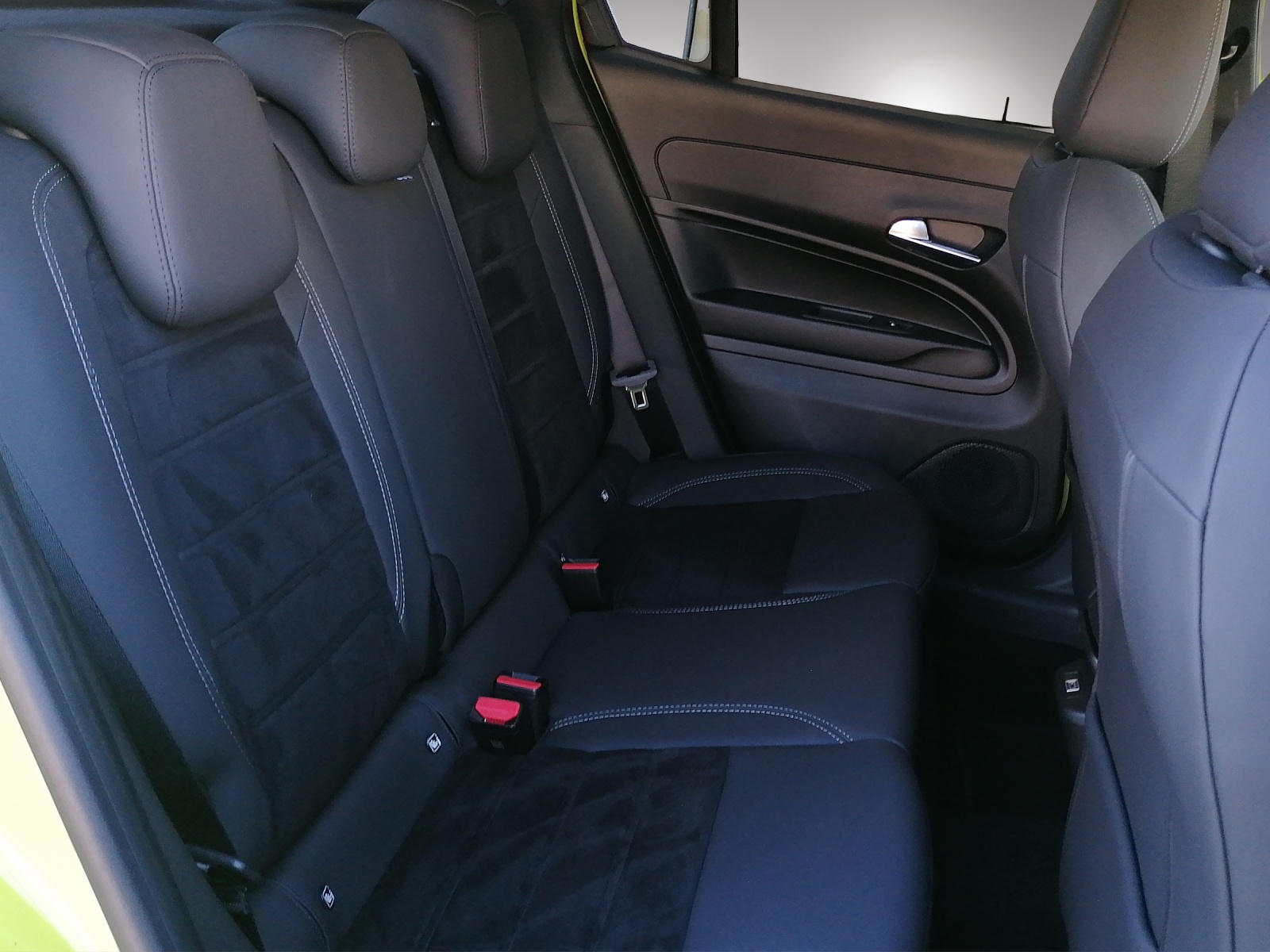 FIAT 600 1.2 Hybrid 145 Sport-image-3