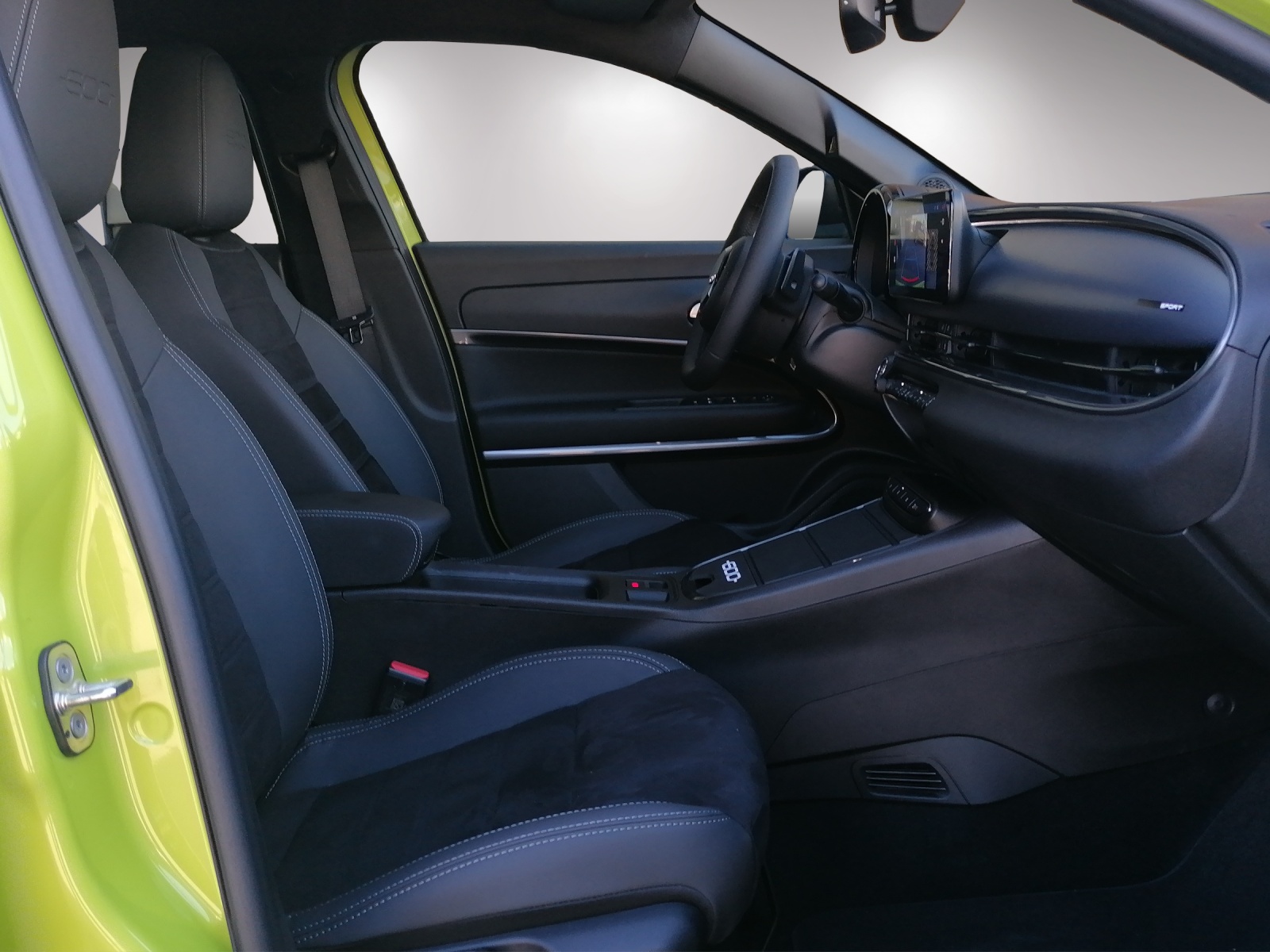 FIAT 600 1.2 Hybrid 145 Sport-image-2