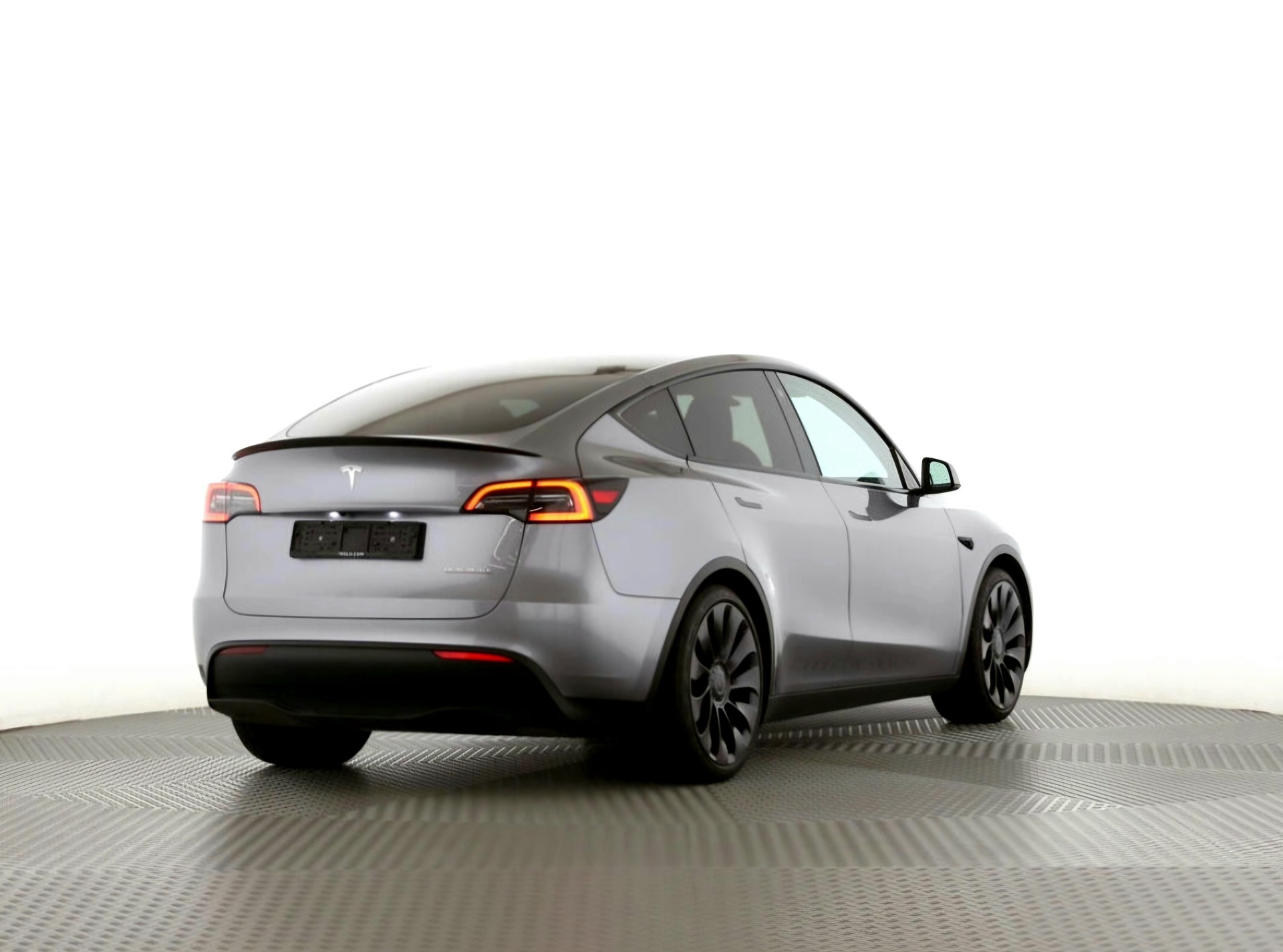 TESLA Model Y Performance-image-2
