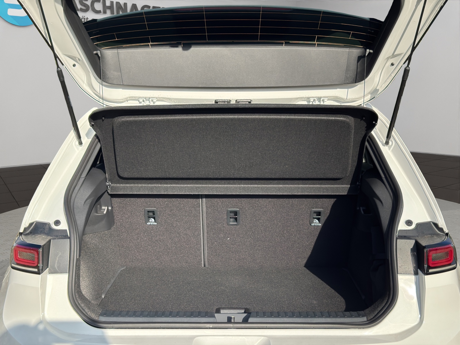 VW ID.Polo 52 kWh Style Edition One-image-5