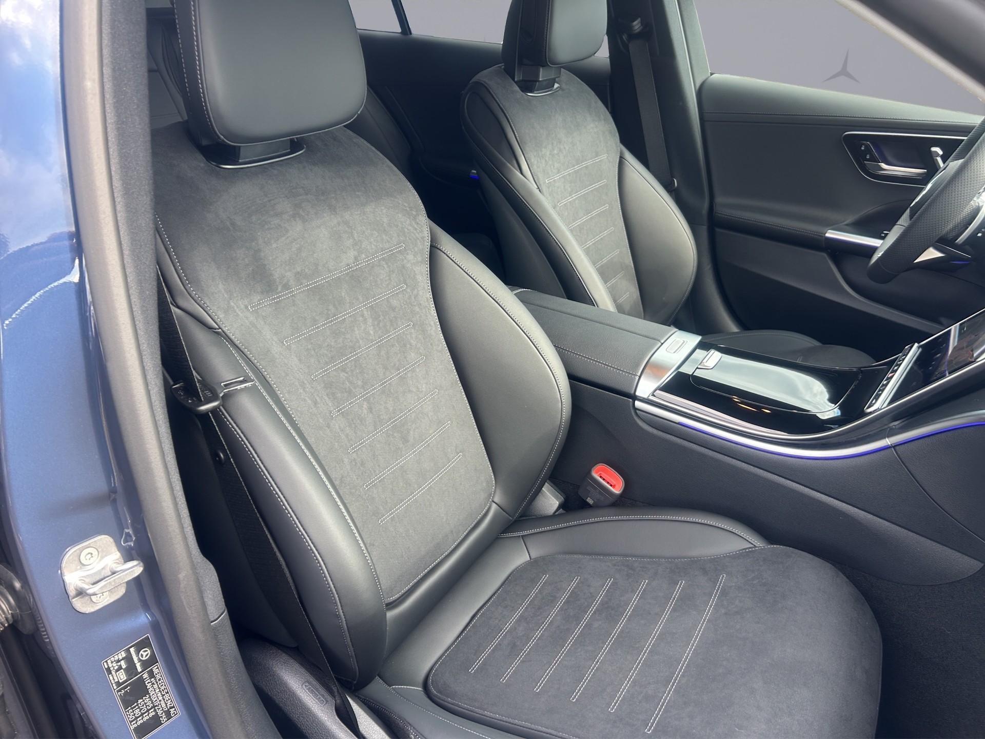 MERCEDES-BENZ C 300 de AMG Line 4matic Kombi-image-15