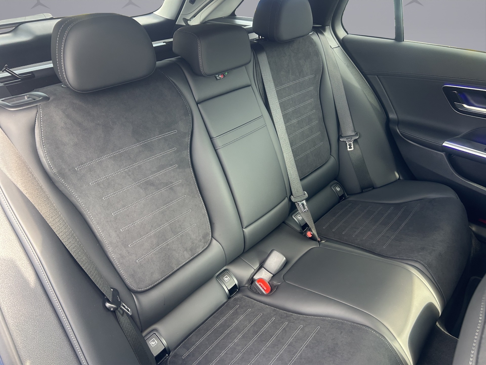 MERCEDES-BENZ C 300 de AMG Line 4matic Kombi-image-16