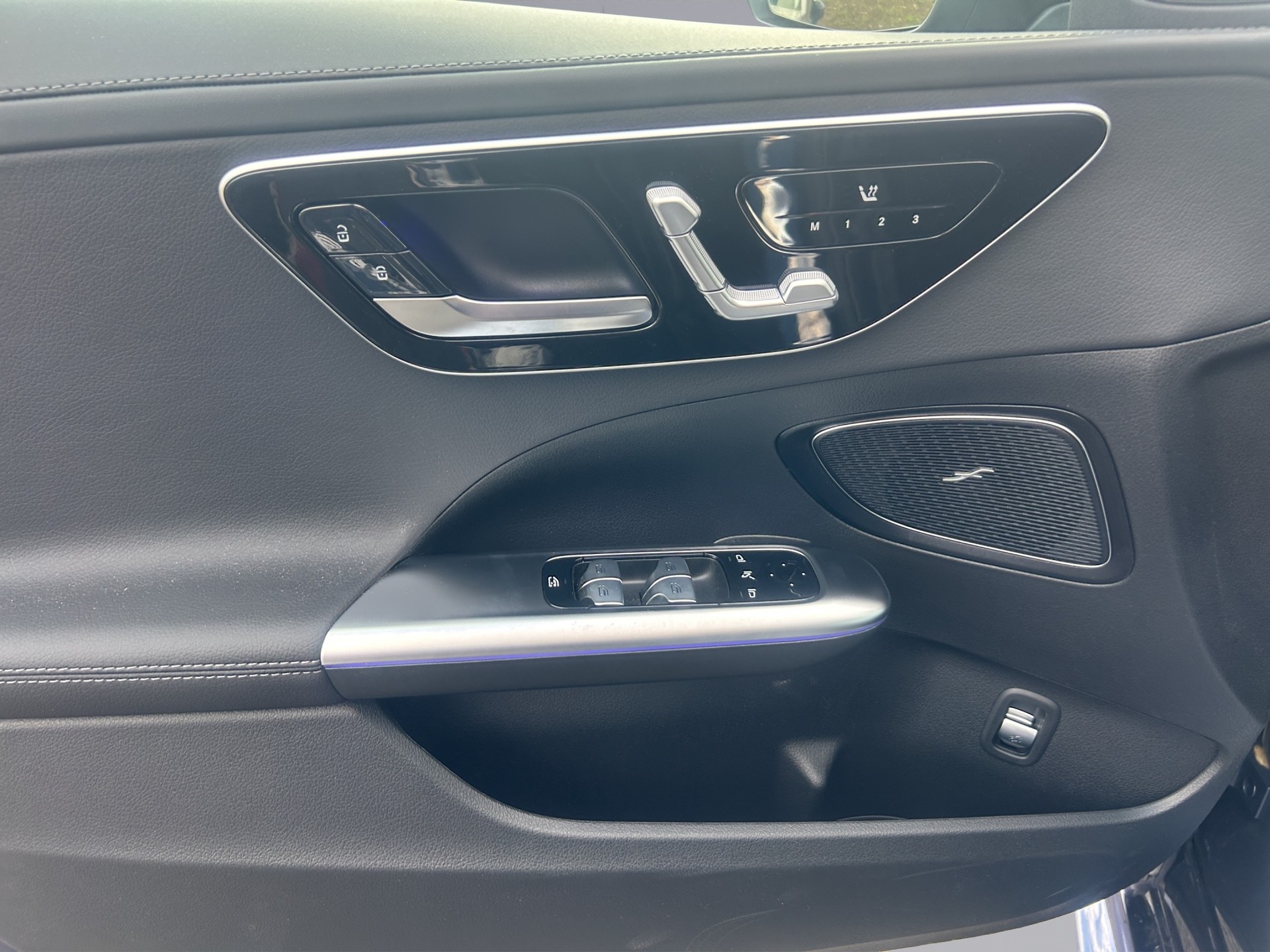 MERCEDES-BENZ C 300 de AMG Line 4matic Kombi-image-14
