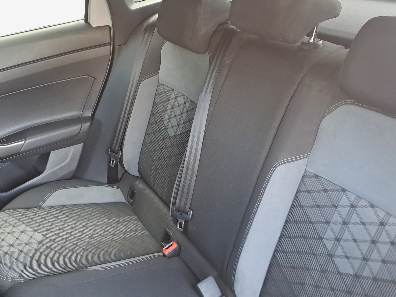 VW Taigo 1.0 TSI R-Line DSG-image-11