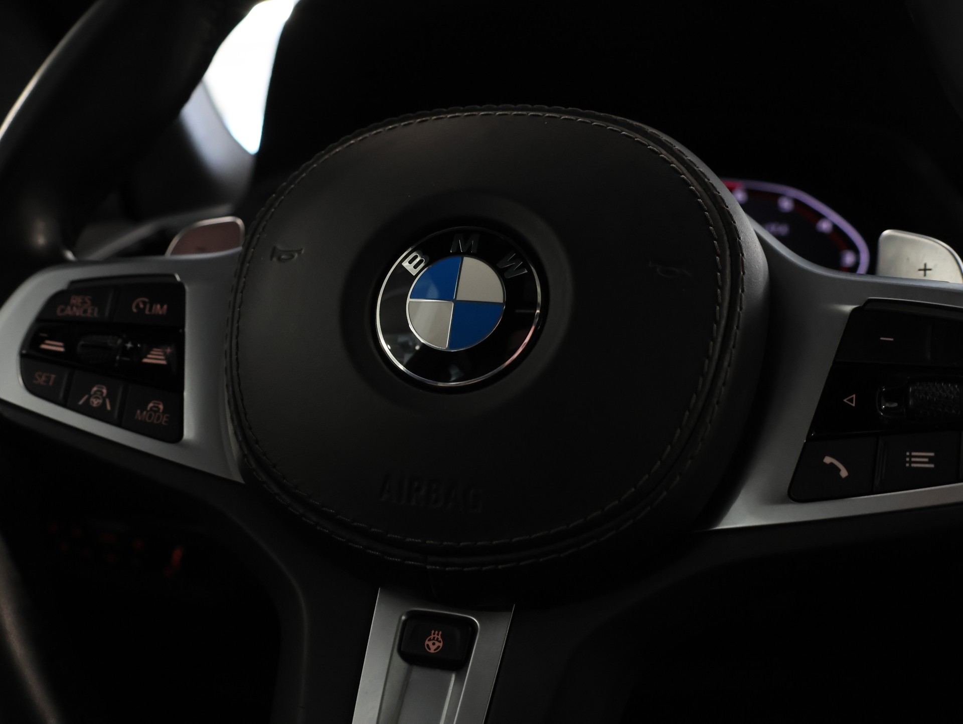 BMW X5 xDrive M50i Steptronic *BLACK-SAPPHIRE LACKIERUNG*-image-24