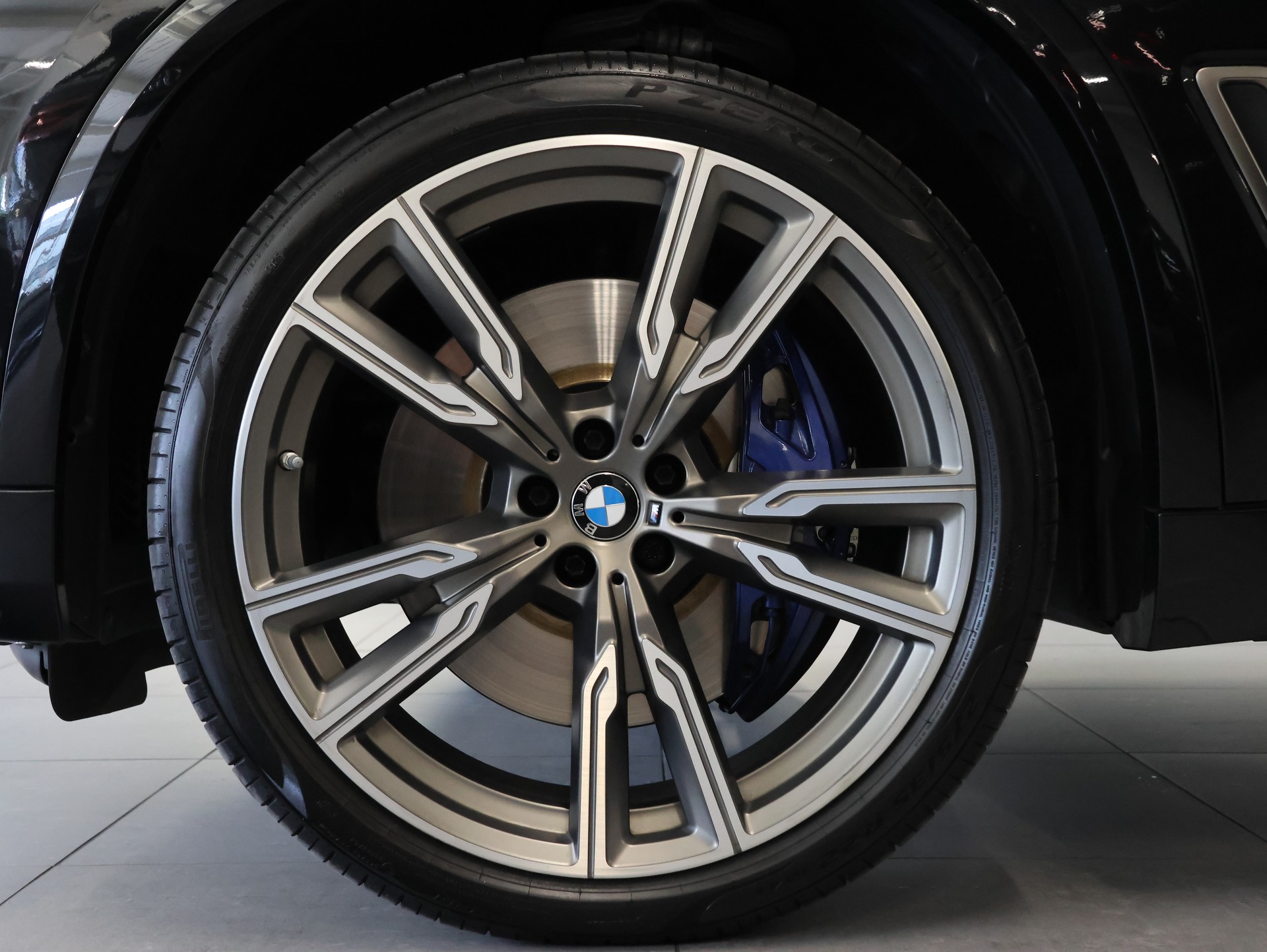 BMW X5 xDrive M50i Steptronic *BLACK-SAPPHIRE LACKIERUNG*-image-13