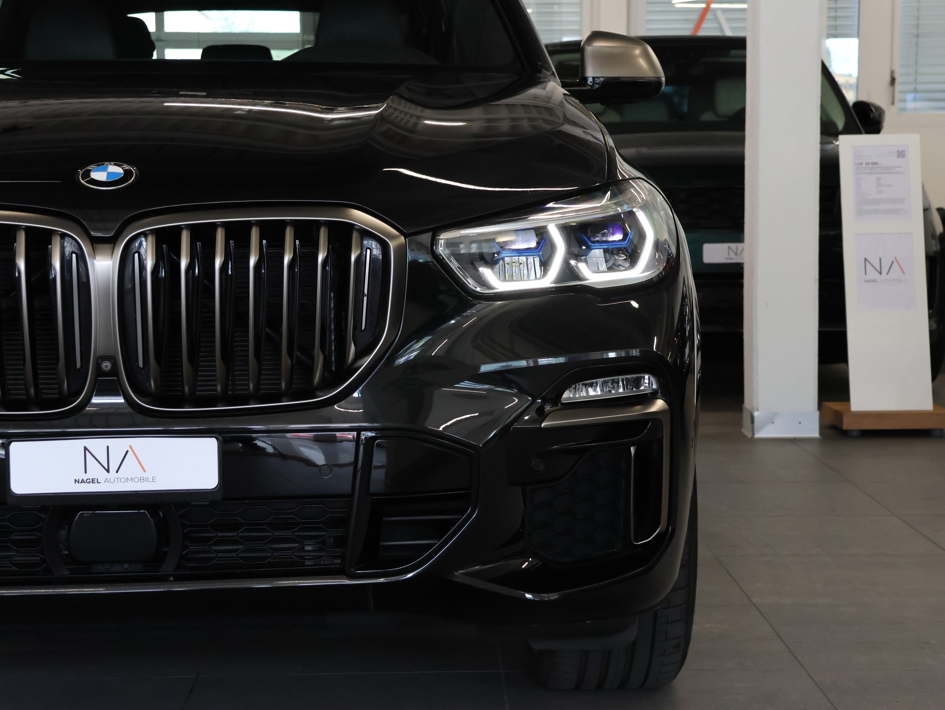 BMW X5 xDrive M50i Steptronic *BLACK-SAPPHIRE LACKIERUNG*-image-3