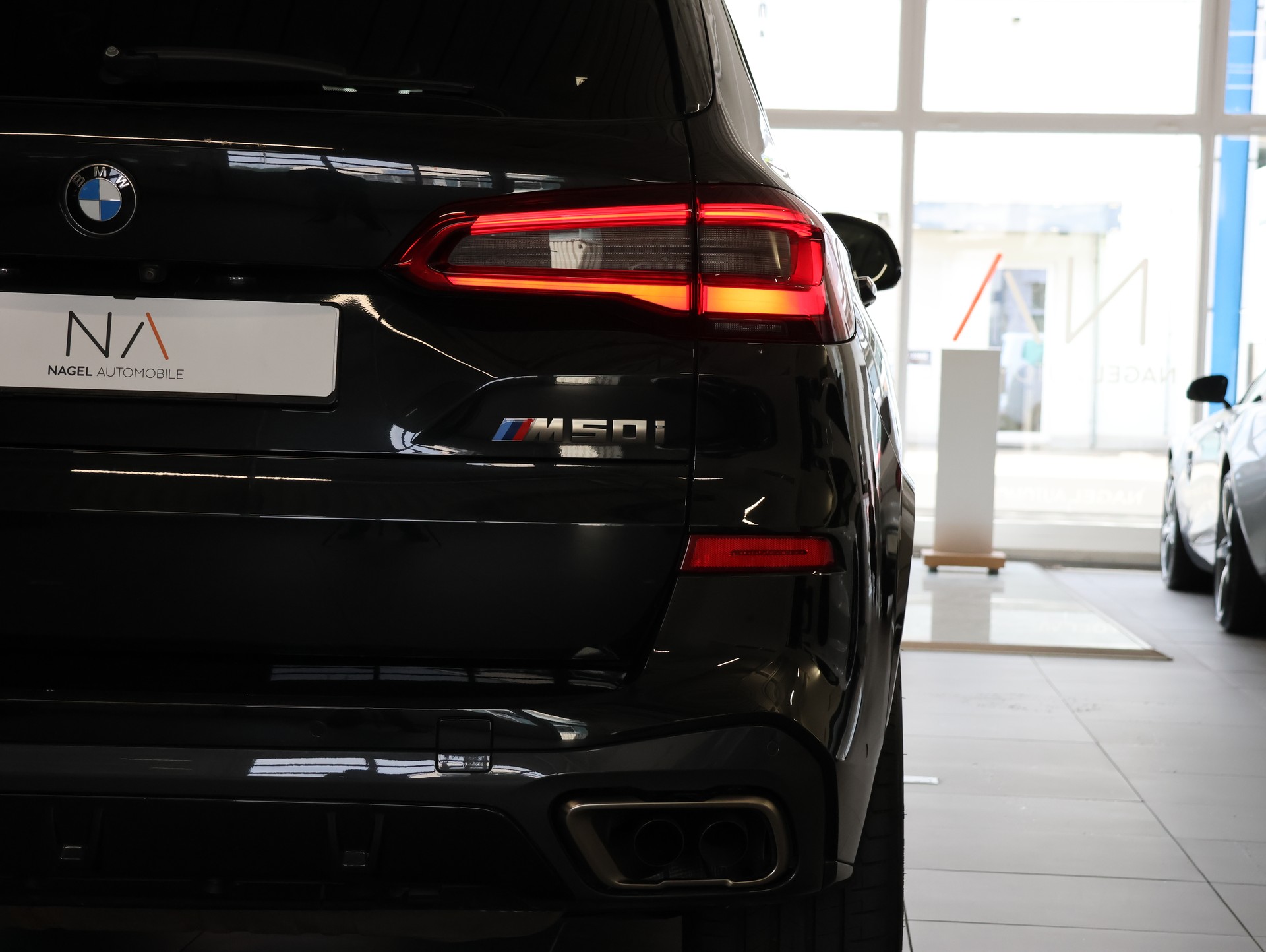 BMW X5 xDrive M50i Steptronic *BLACK-SAPPHIRE LACKIERUNG*-image-8