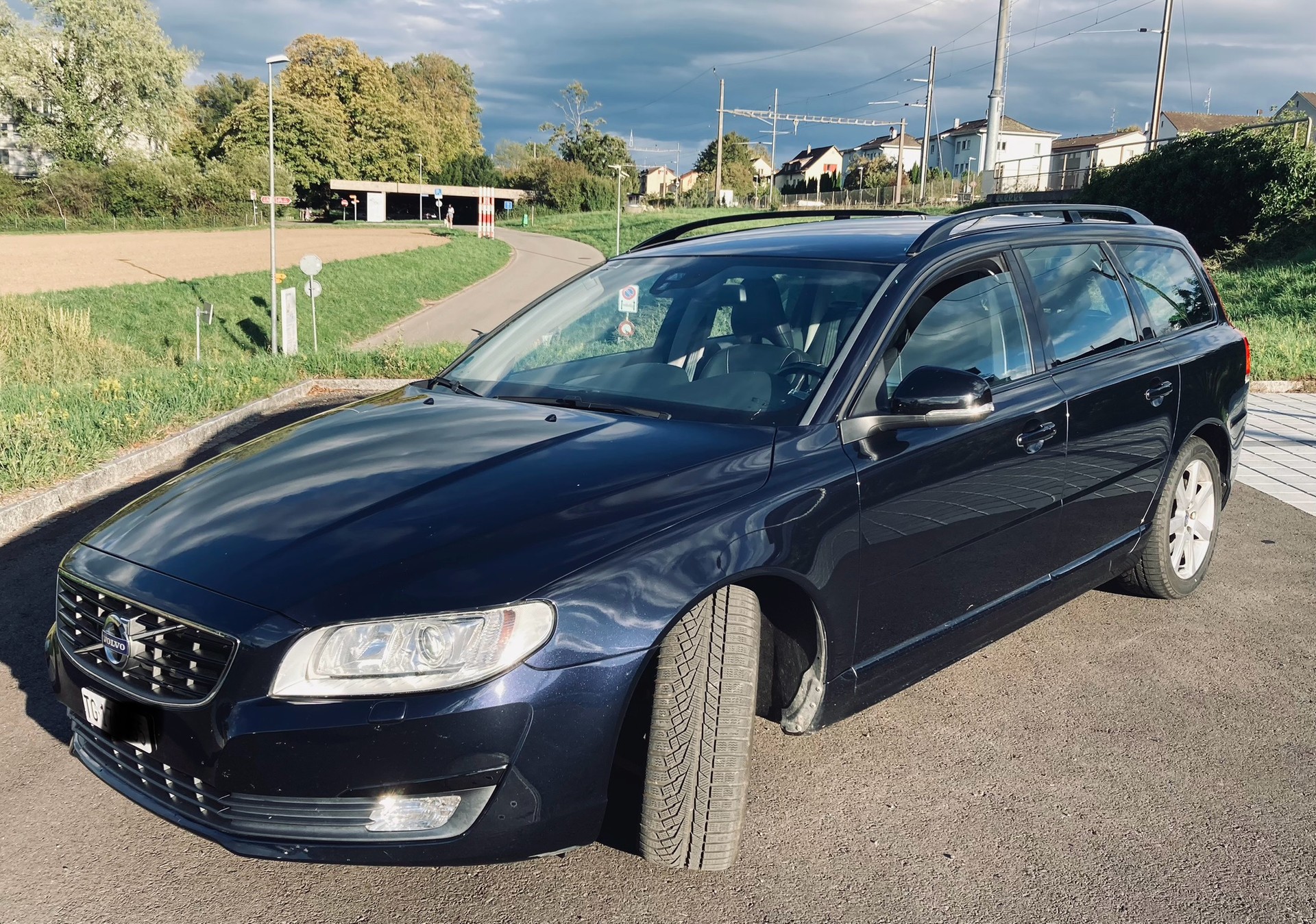 VOLVO 2.0 D2 Automatik - Leder - MFK neu-image-3