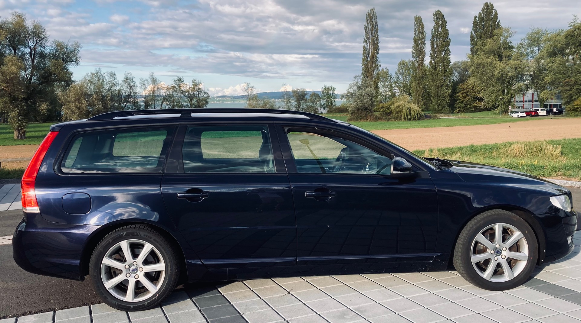 VOLVO 2.0 D2 Automatik - Leder - MFK neu-image-12