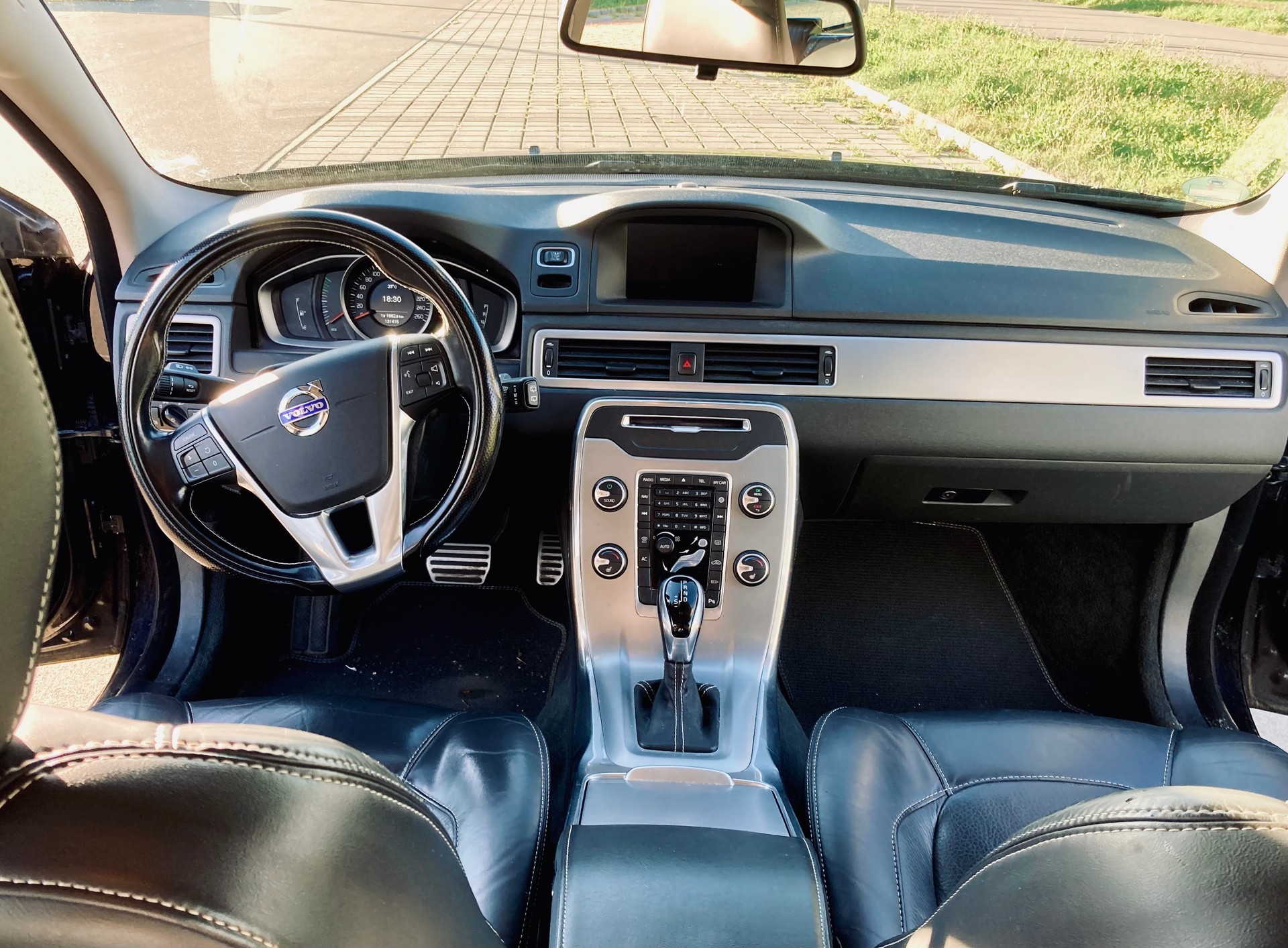 VOLVO 2.0 D2 Automatik - Leder - MFK neu-image-6