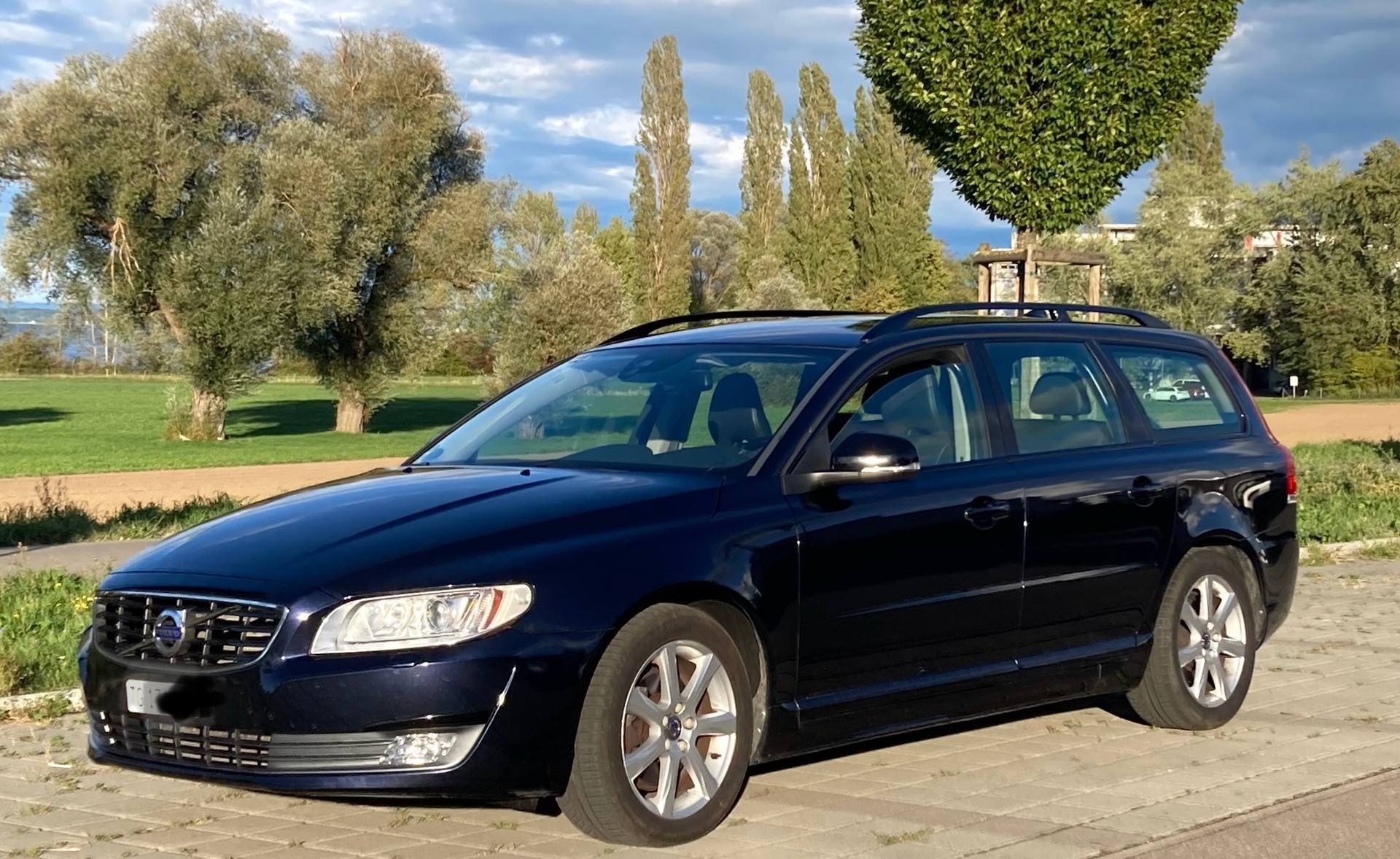 VOLVO 2.0 D2 Automatik - Leder - MFK neu-image-13