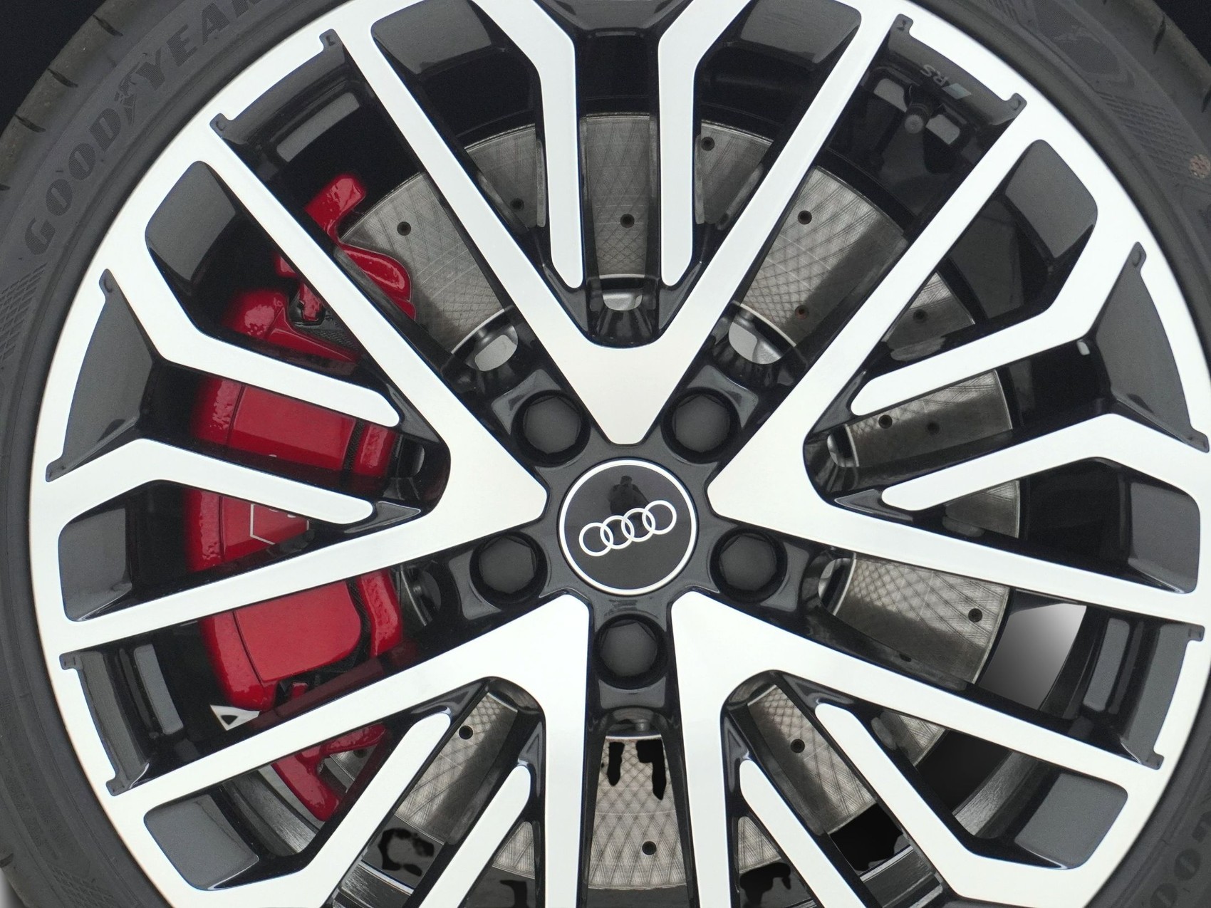 AUDI S3 Sportback 2.0 T FSI quattro S-Tronic-image-9