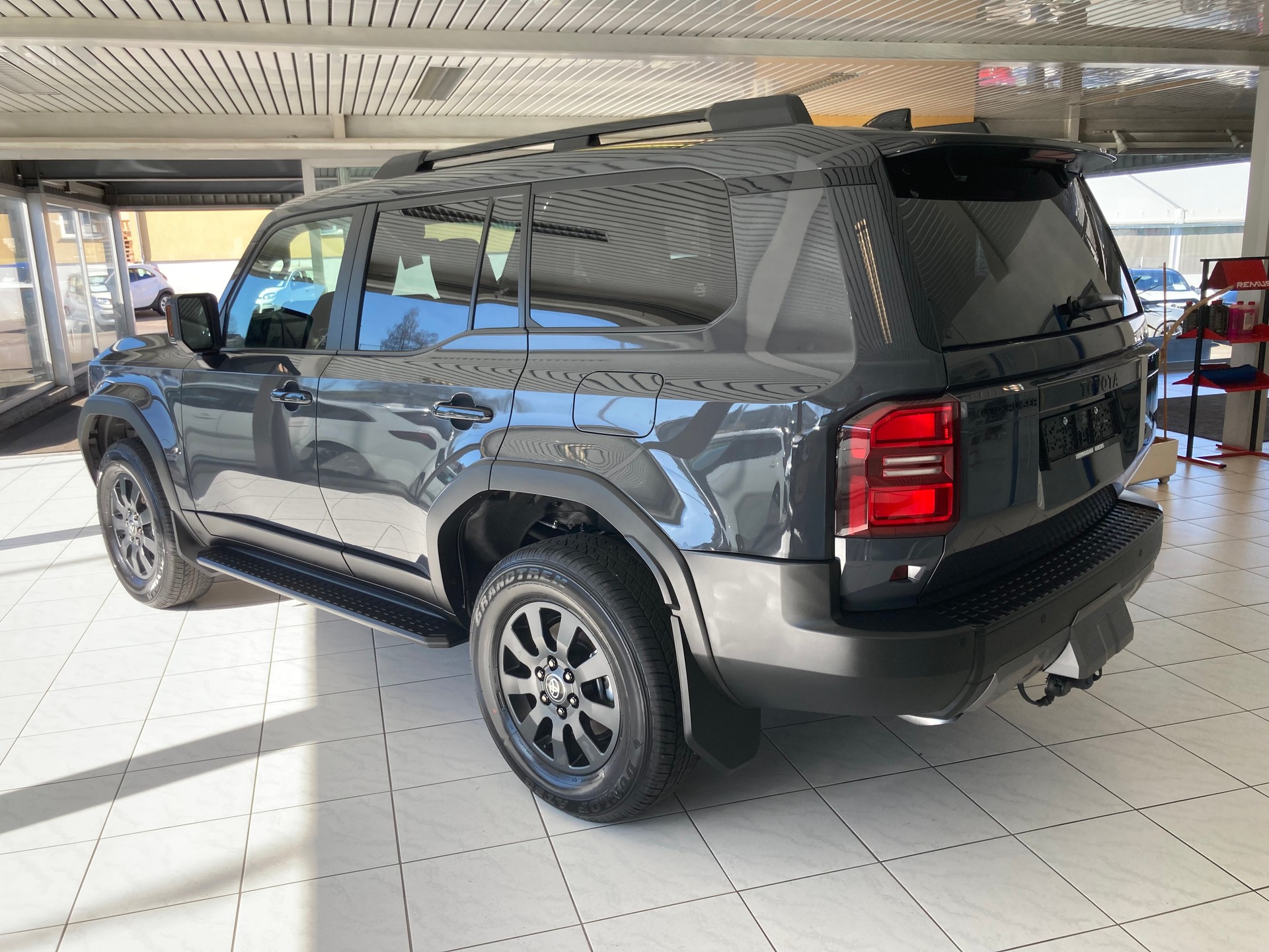 TOYOTA Land Cruiser 2.8TD Style-image-5