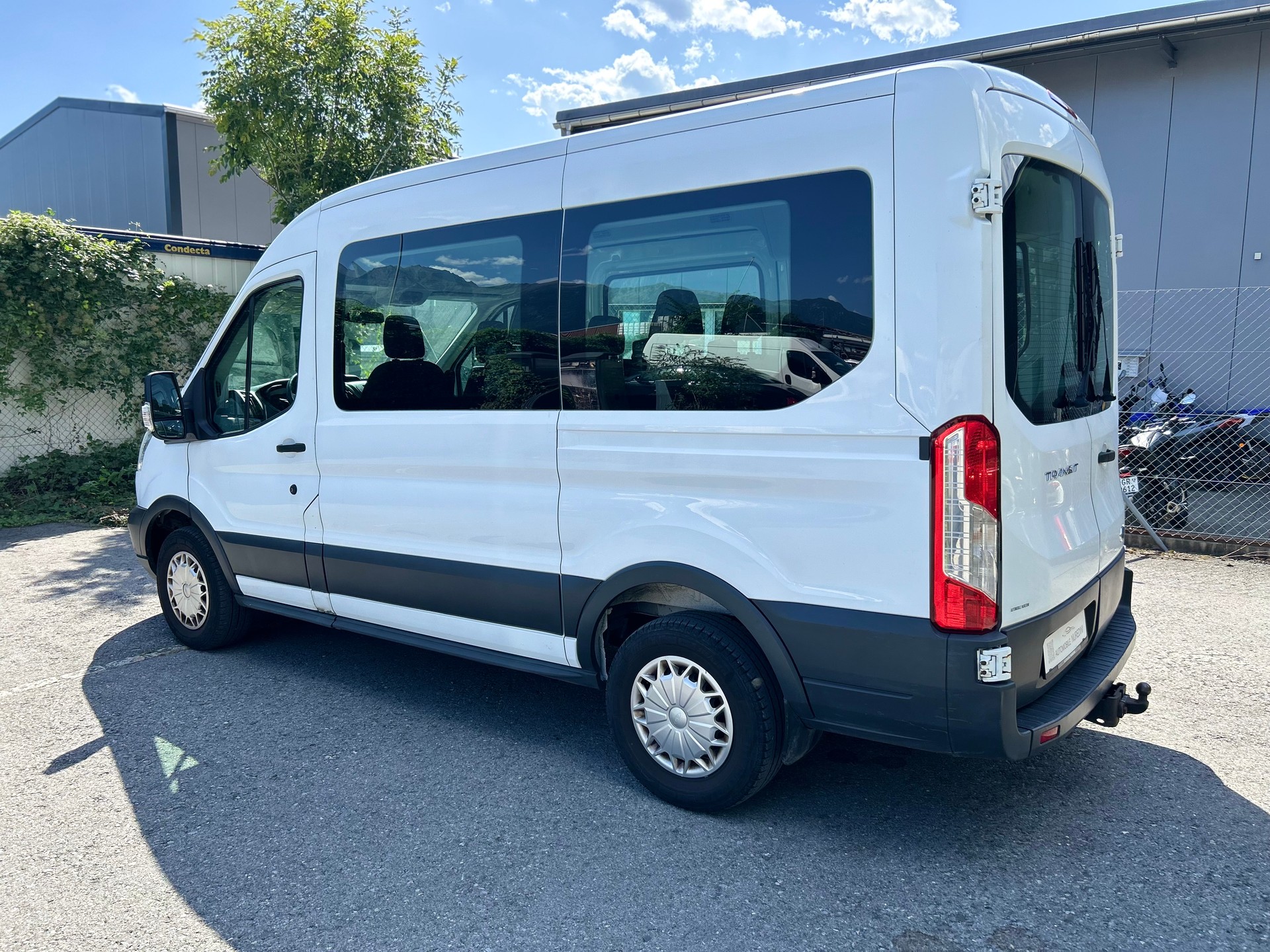 FORD Transit Combi 350 L2 Trend 4WD-image-2