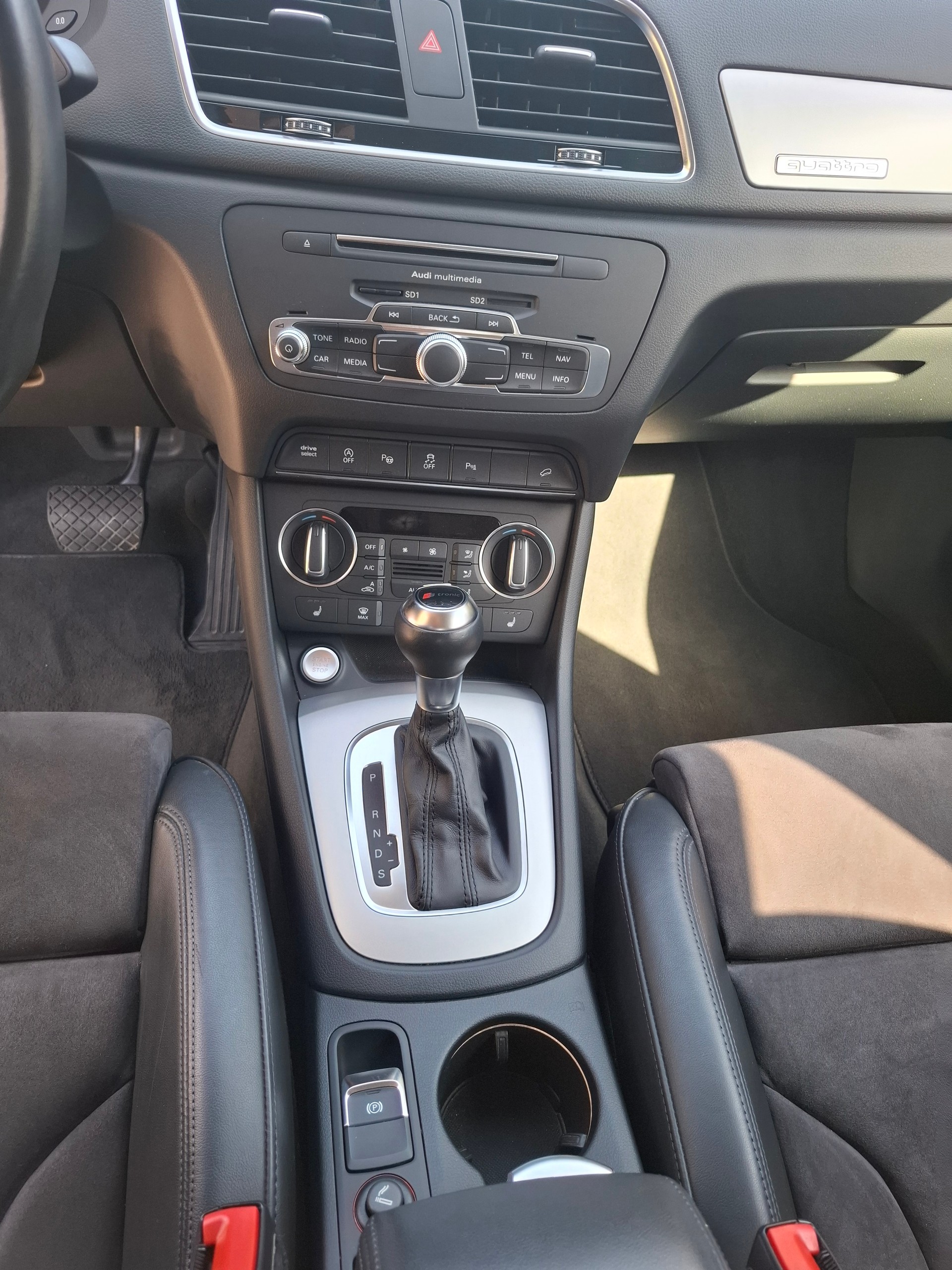 AUDI Audi Q3 2.0 TFSI Sport quattro S-Tr.-image-4