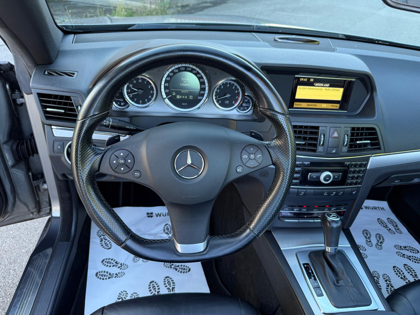 MERCEDES-BENZ E 250 CGI BlueEfficiency 7G-Tronic-image-13