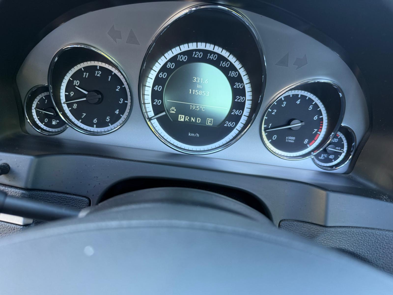 MERCEDES-BENZ E 250 CGI BlueEfficiency 7G-Tronic-image-16