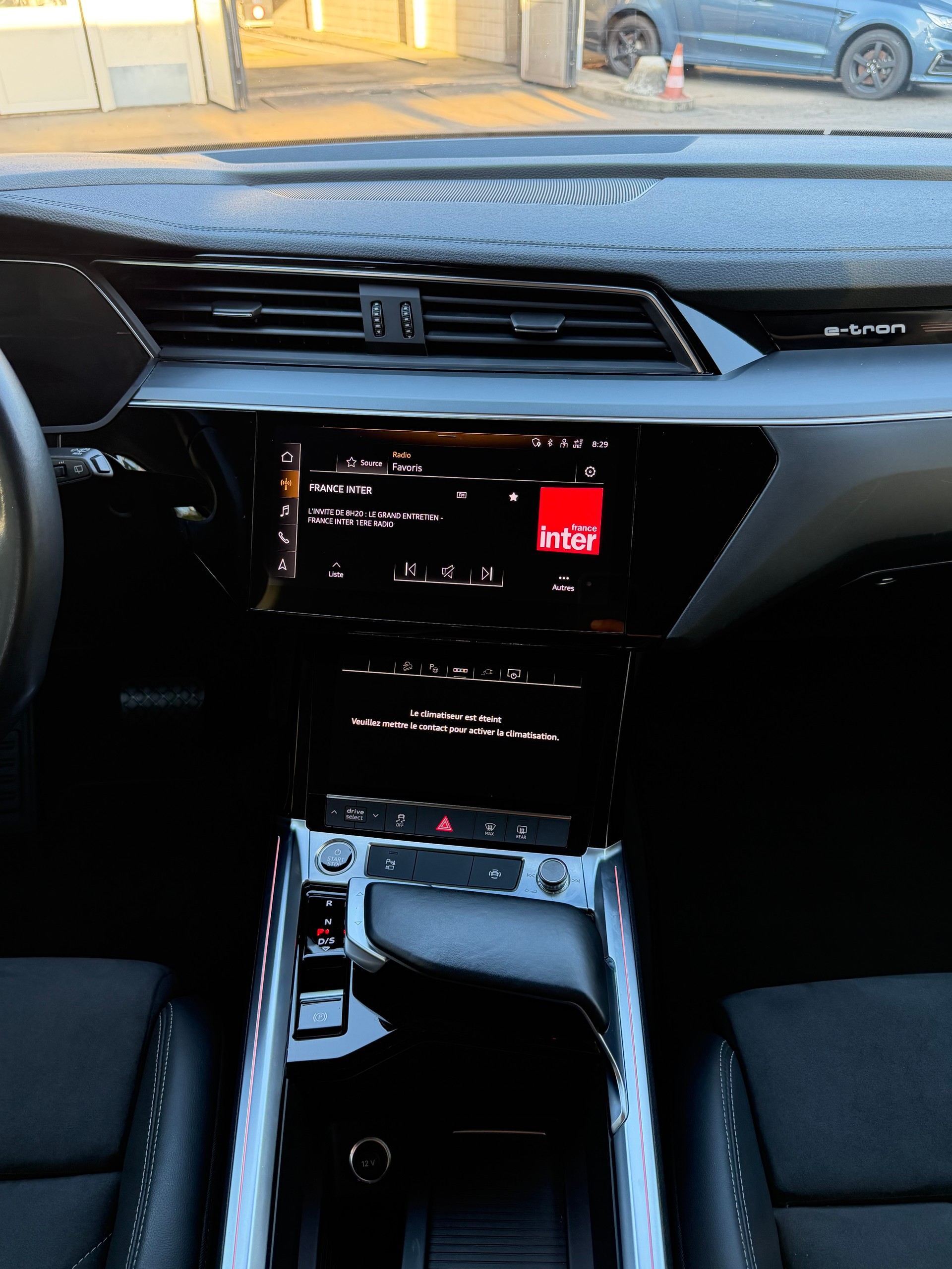 AUDI Q8 50 e-tron advanced quattro-image-10