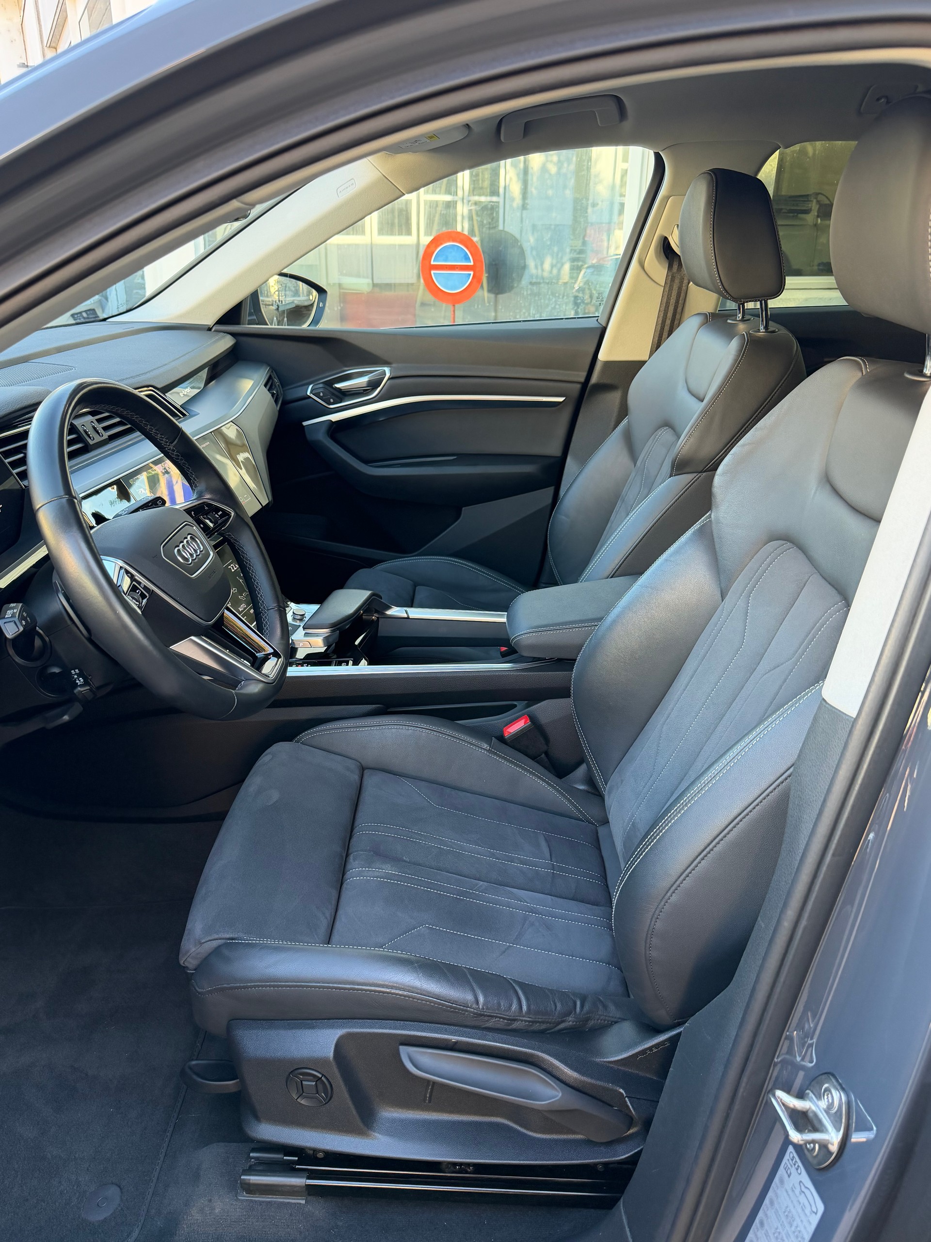 AUDI Q8 50 e-tron advanced quattro-image-7