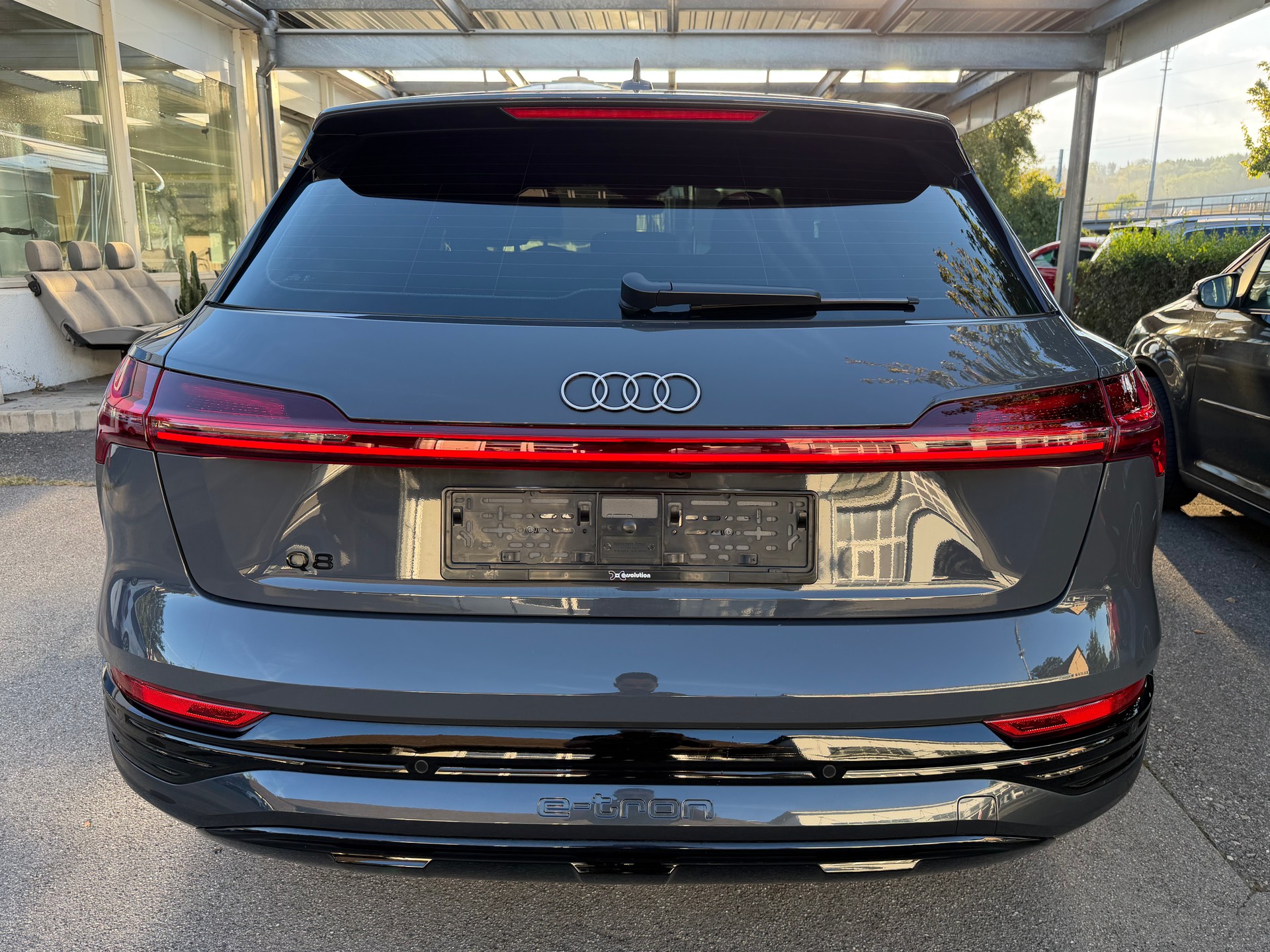 AUDI Q8 50 e-tron advanced quattro-image-3
