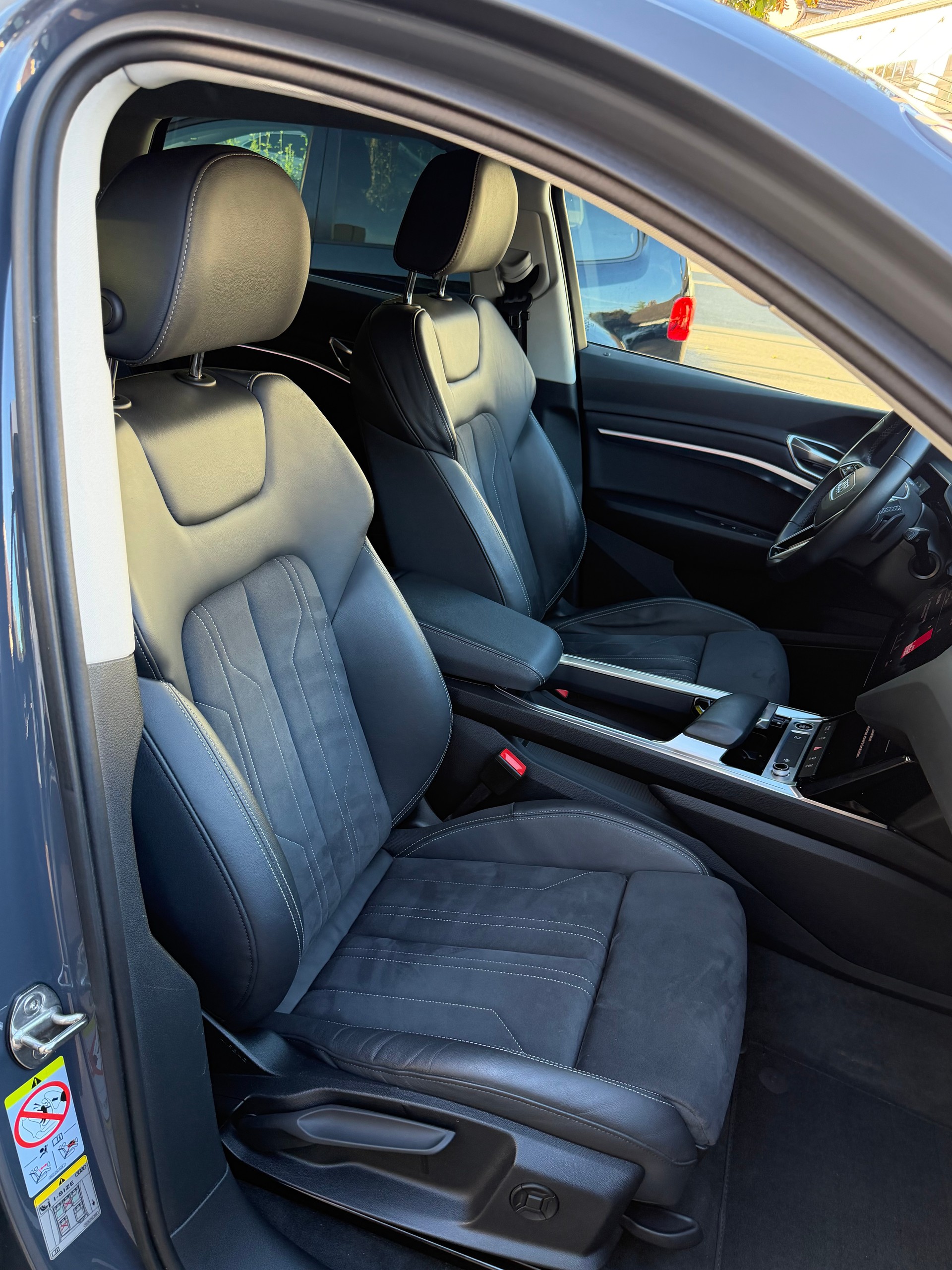 AUDI Q8 50 e-tron advanced quattro-image-15