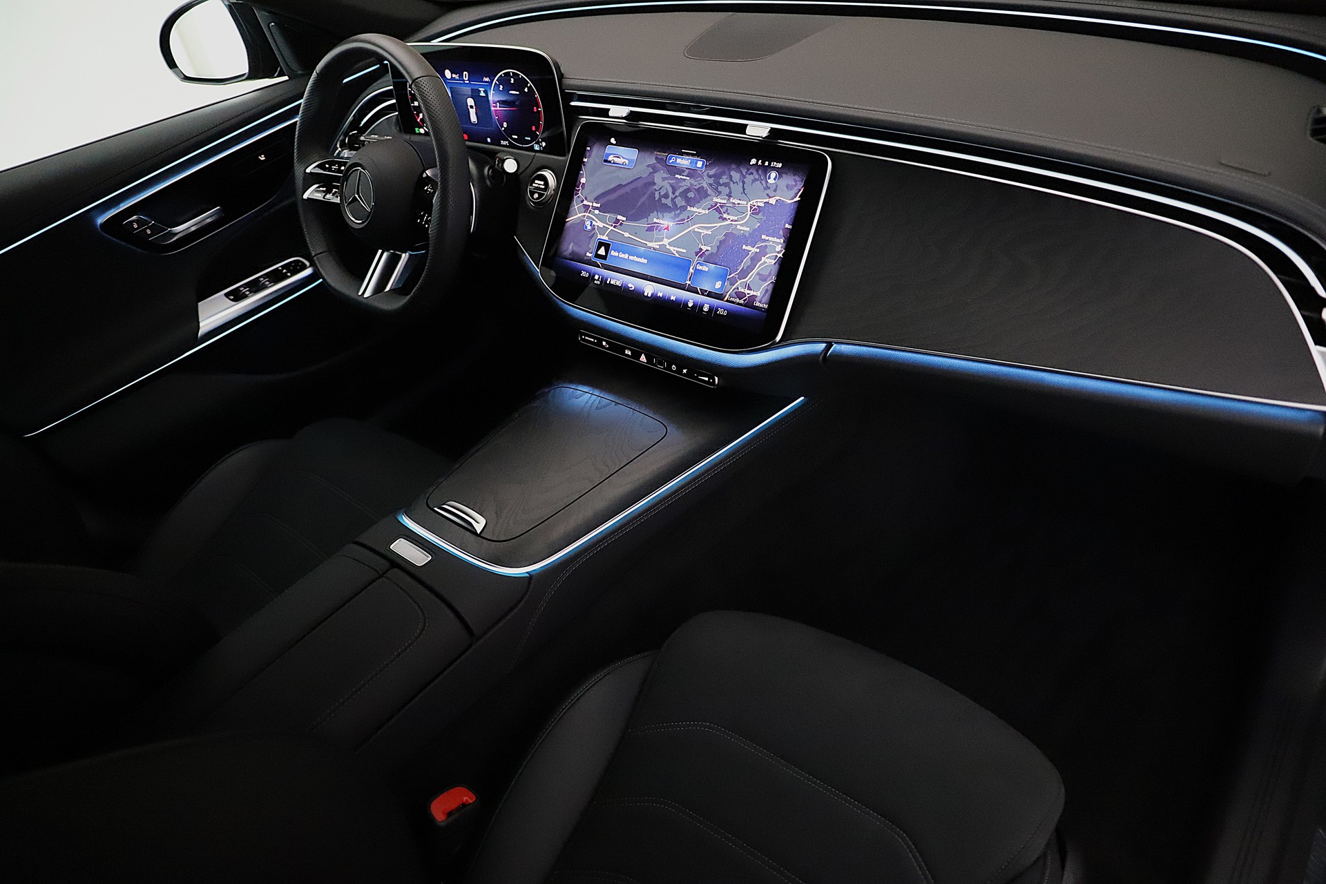 MERCEDES-BENZ E 220 d T 4Matic 9G-Tronic AMG Line Advance und Night Paket-image-6