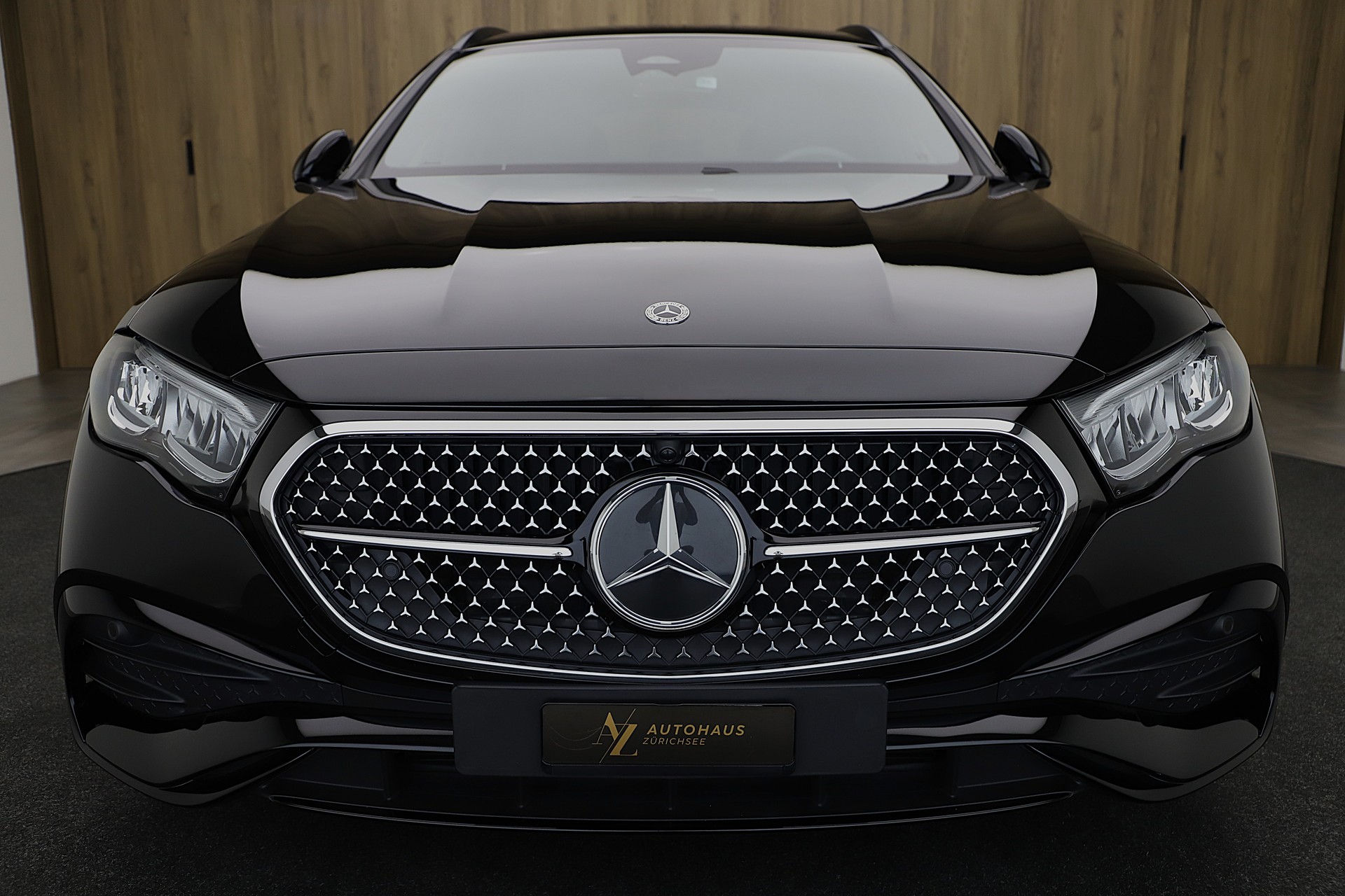 MERCEDES-BENZ E 220 d T 4Matic 9G-Tronic AMG Line Advance und Night Paket-image-1